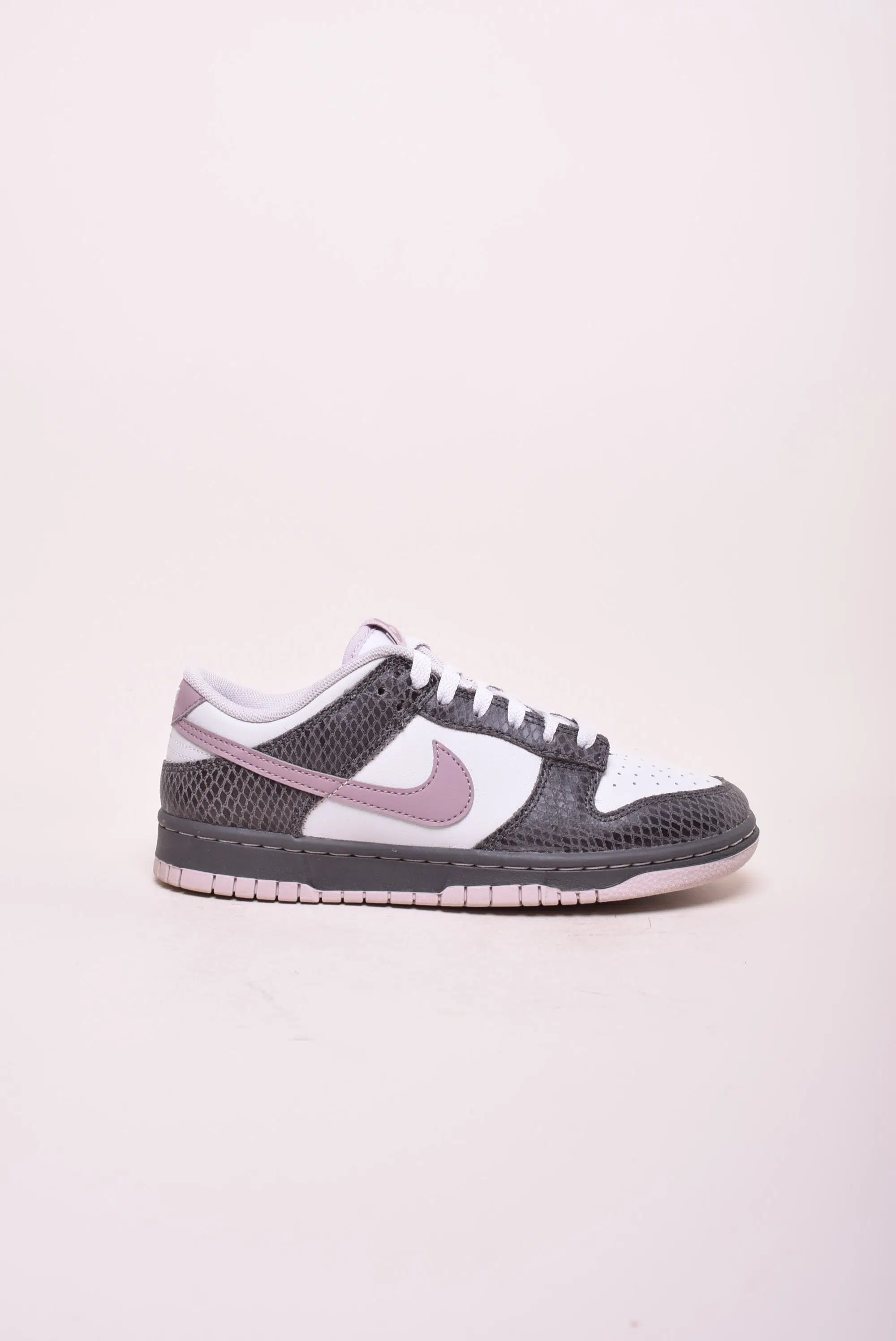 Adidasi dama Dunk Low SE