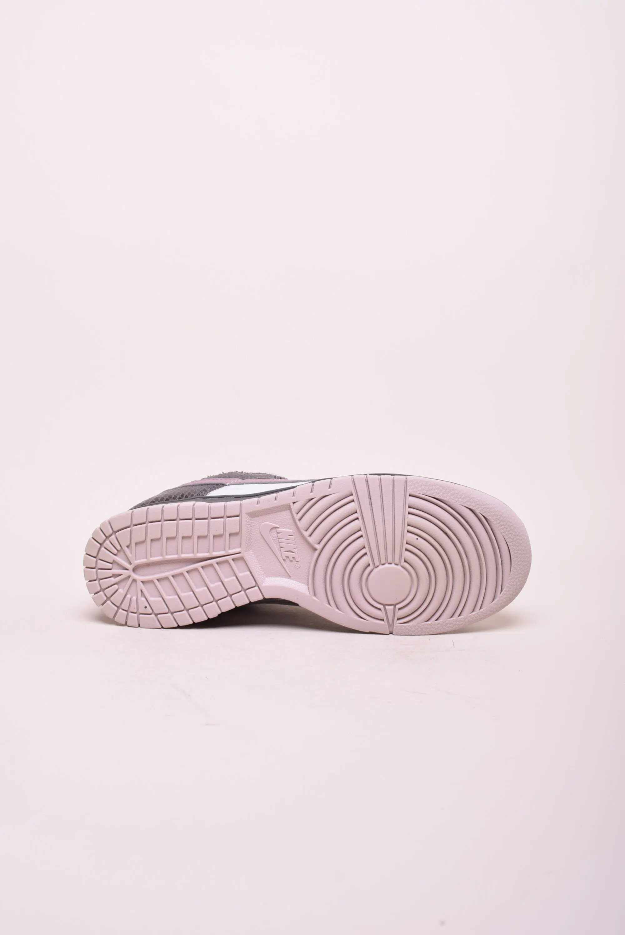 Sneakers dama Dunk Low SE [2]