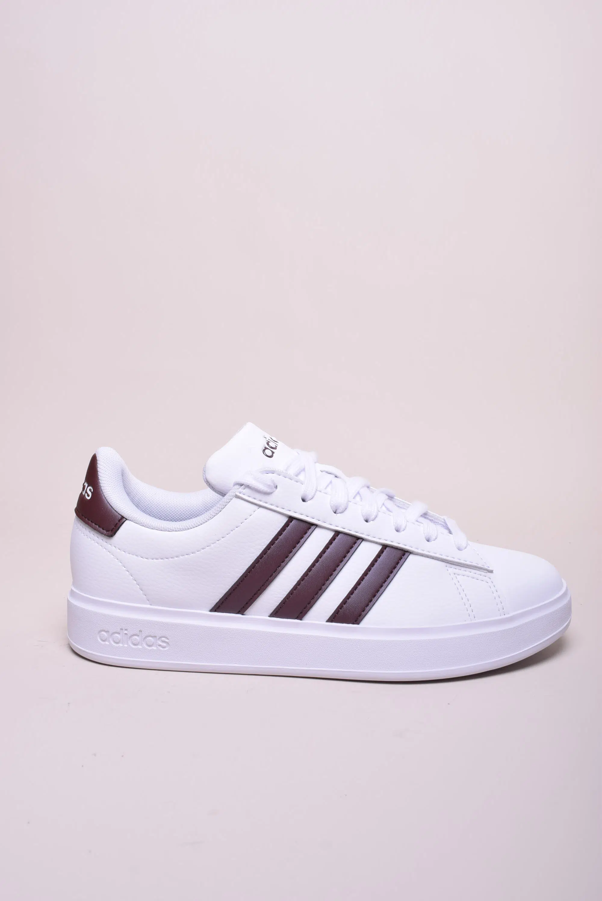 Adidasi dama Grand Court 2.0