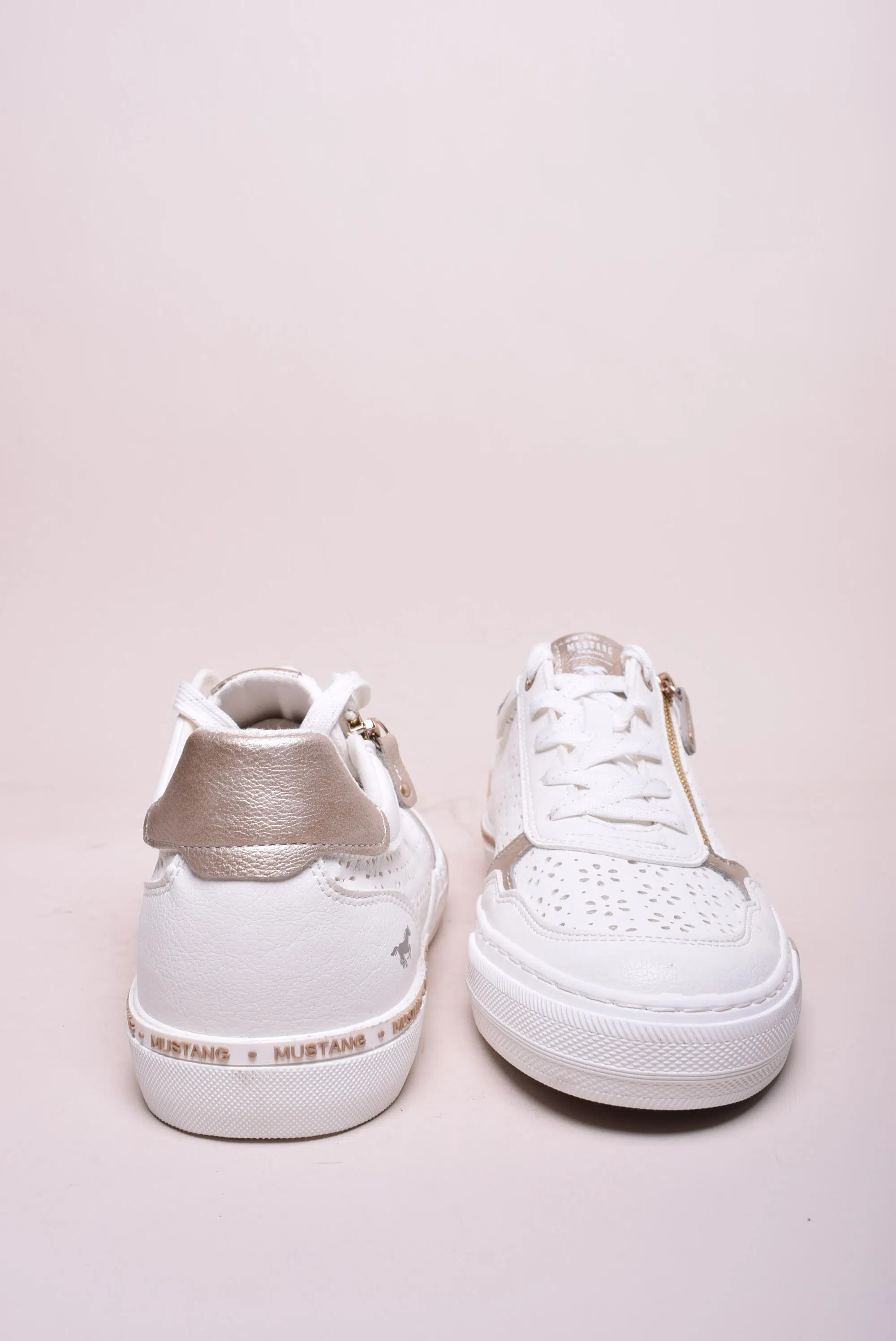 Sneakers dama perforati [3]