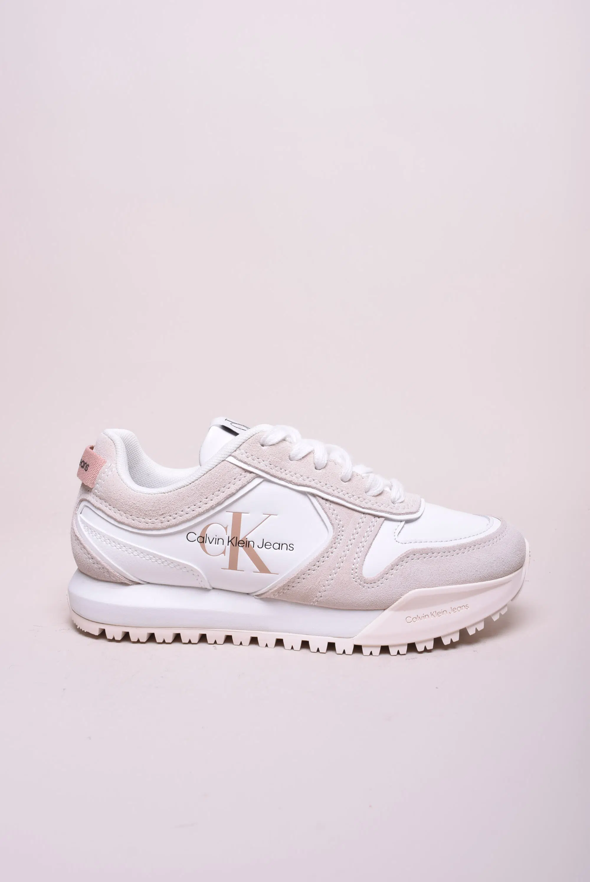 Adidasi dama Toothy Runner