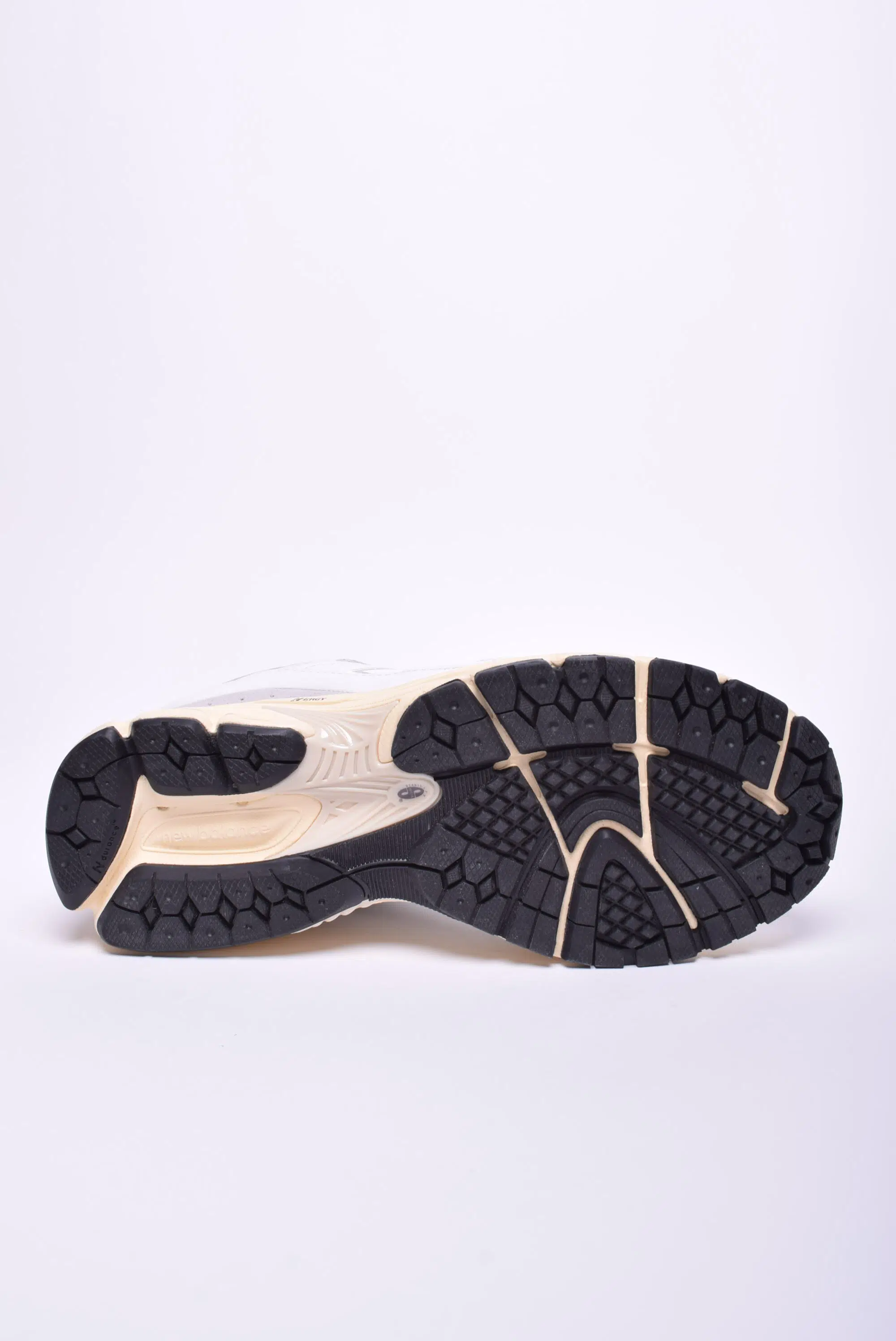 Sneakers unisex 2002R [2]