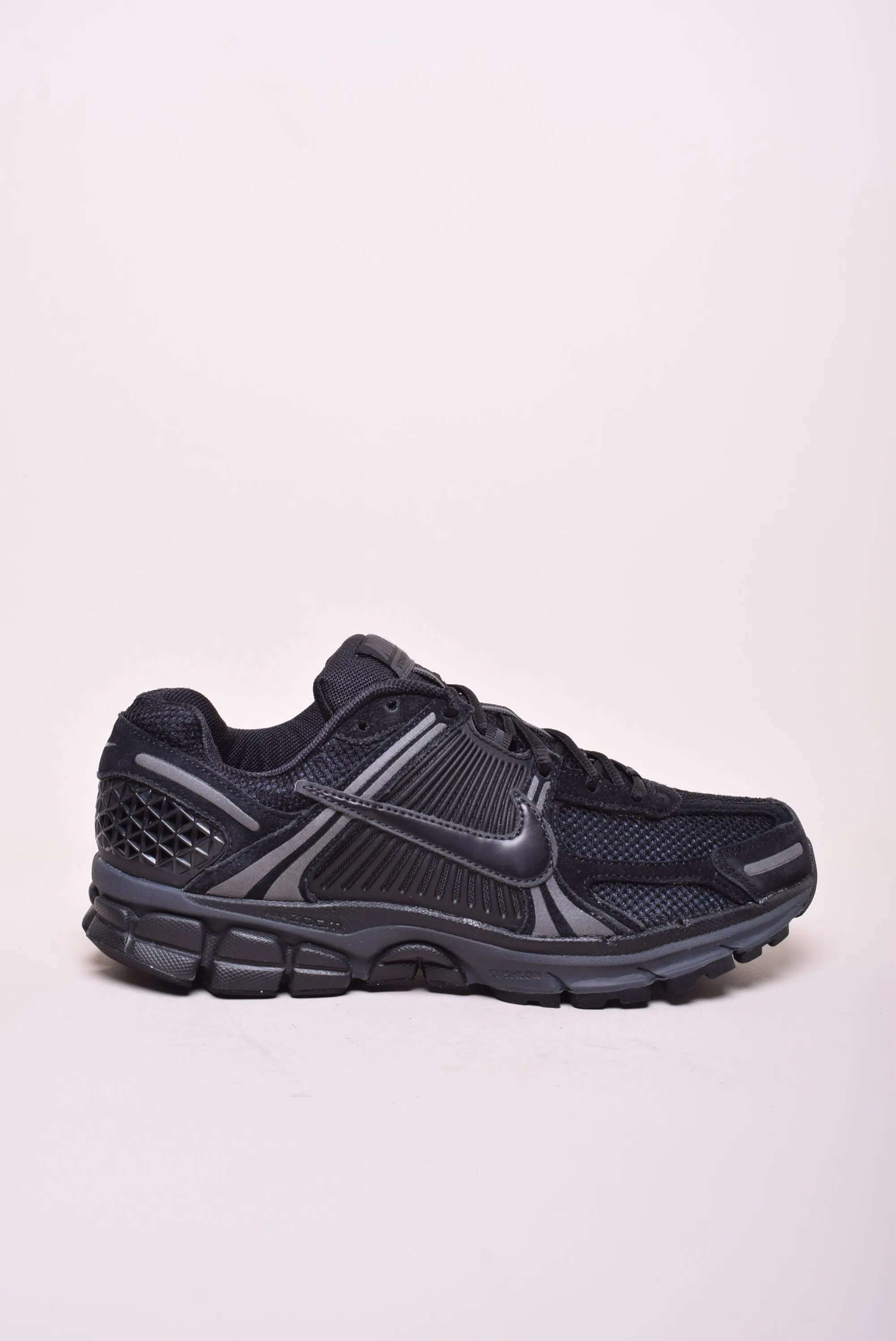Adidasi unisex Zoom Vomero 5