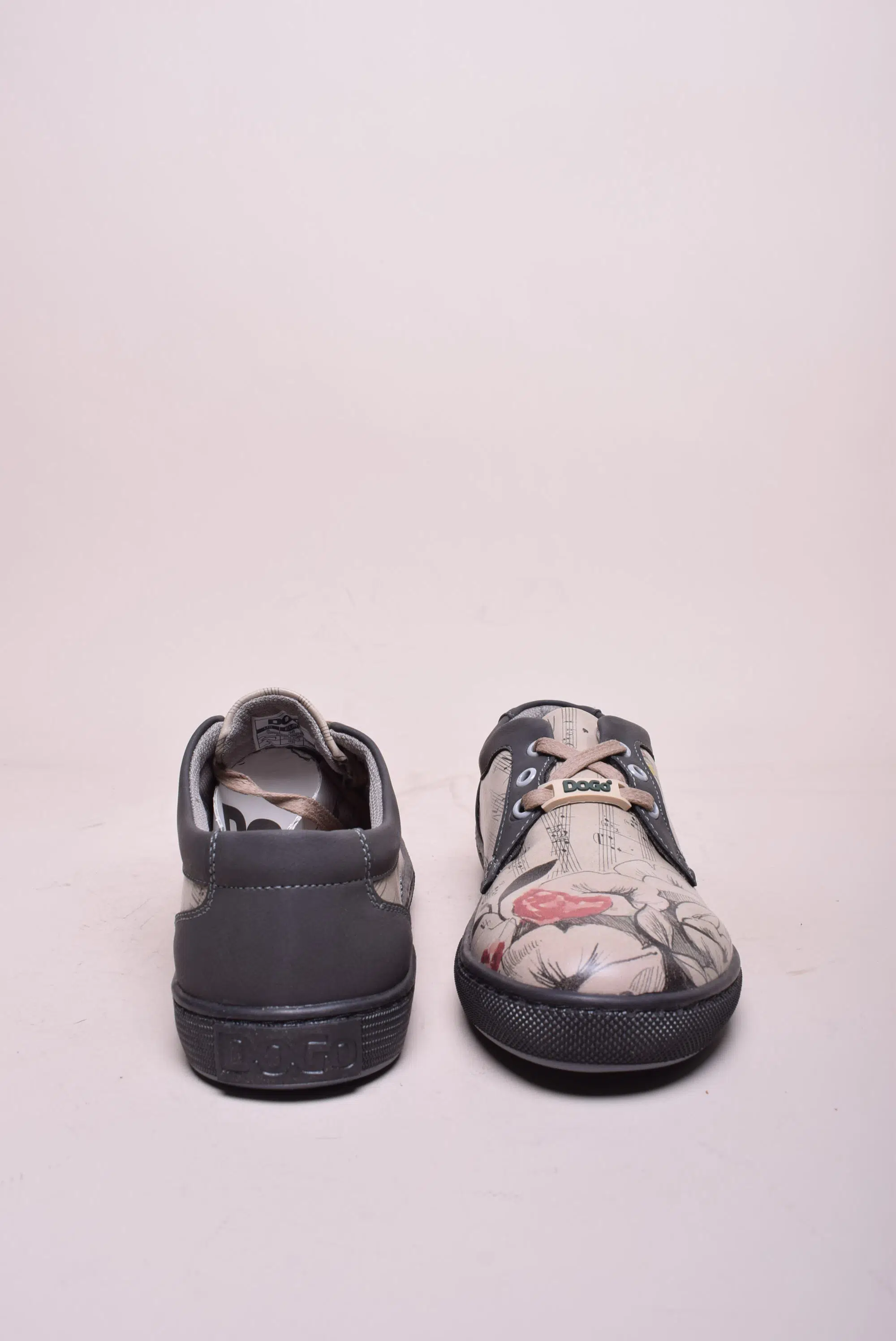 Tenisi dama cu note muzicale [3]