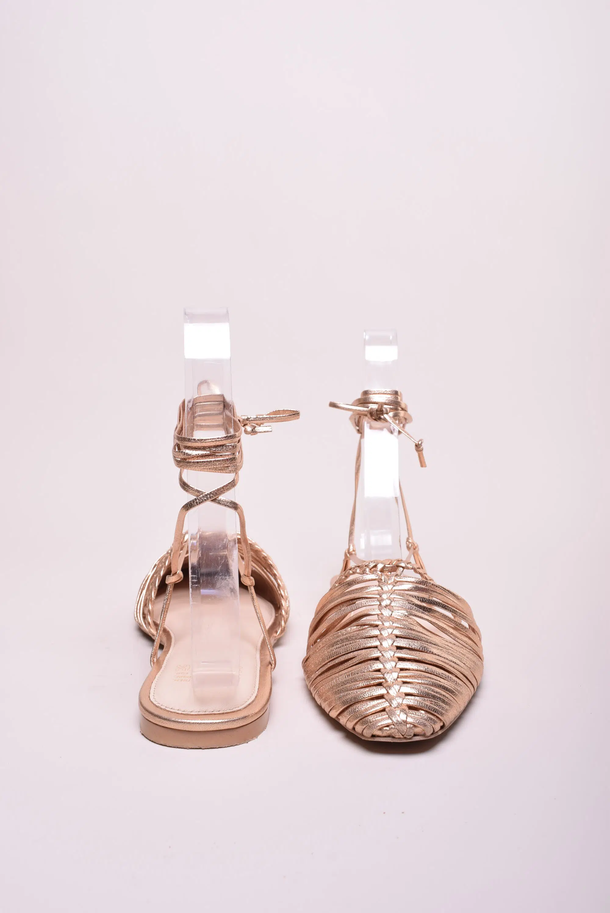 Balerini dama decupati in spate [2]