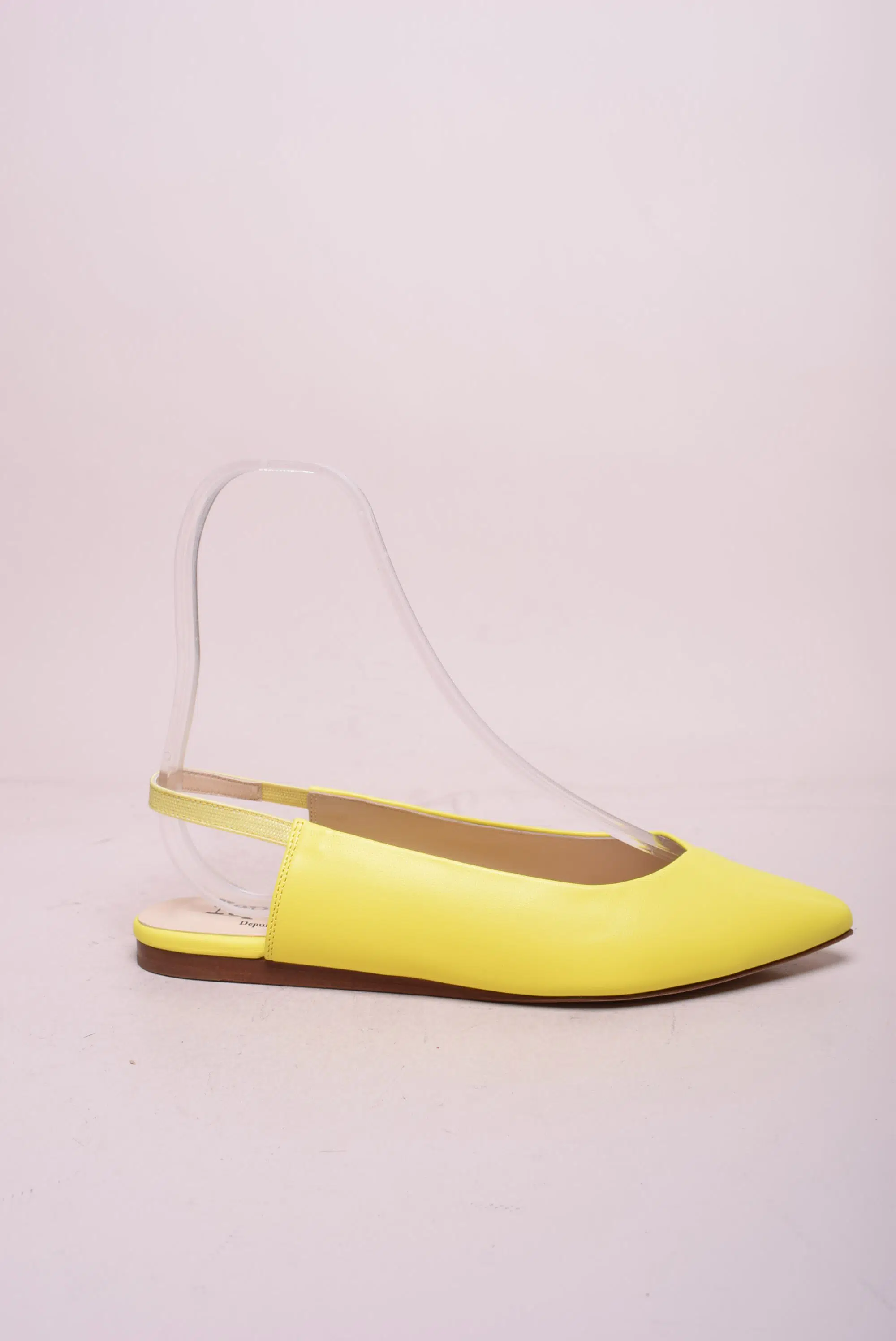 Balerini dama decupati in spate