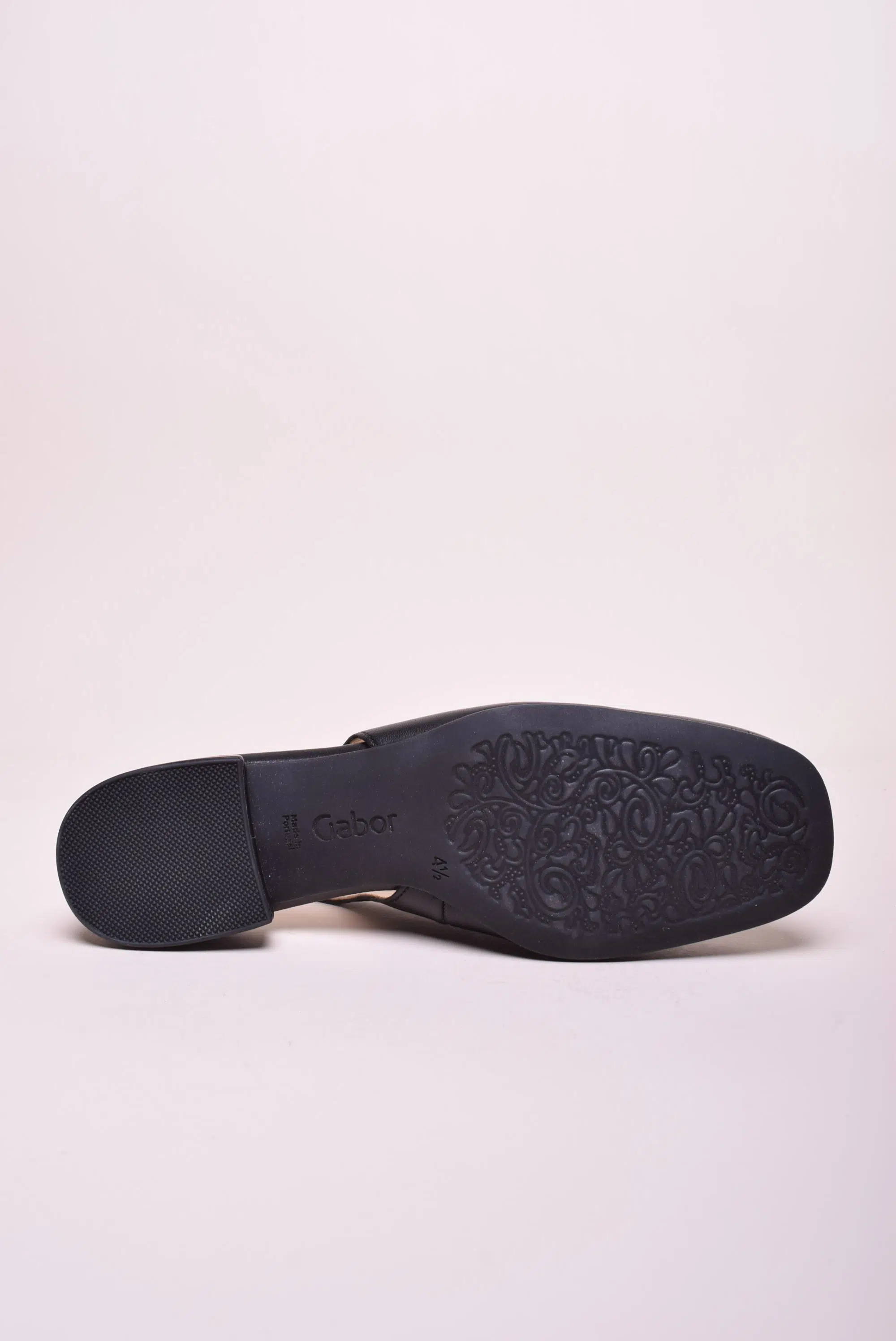 Balerini dama decupati in spate [1]