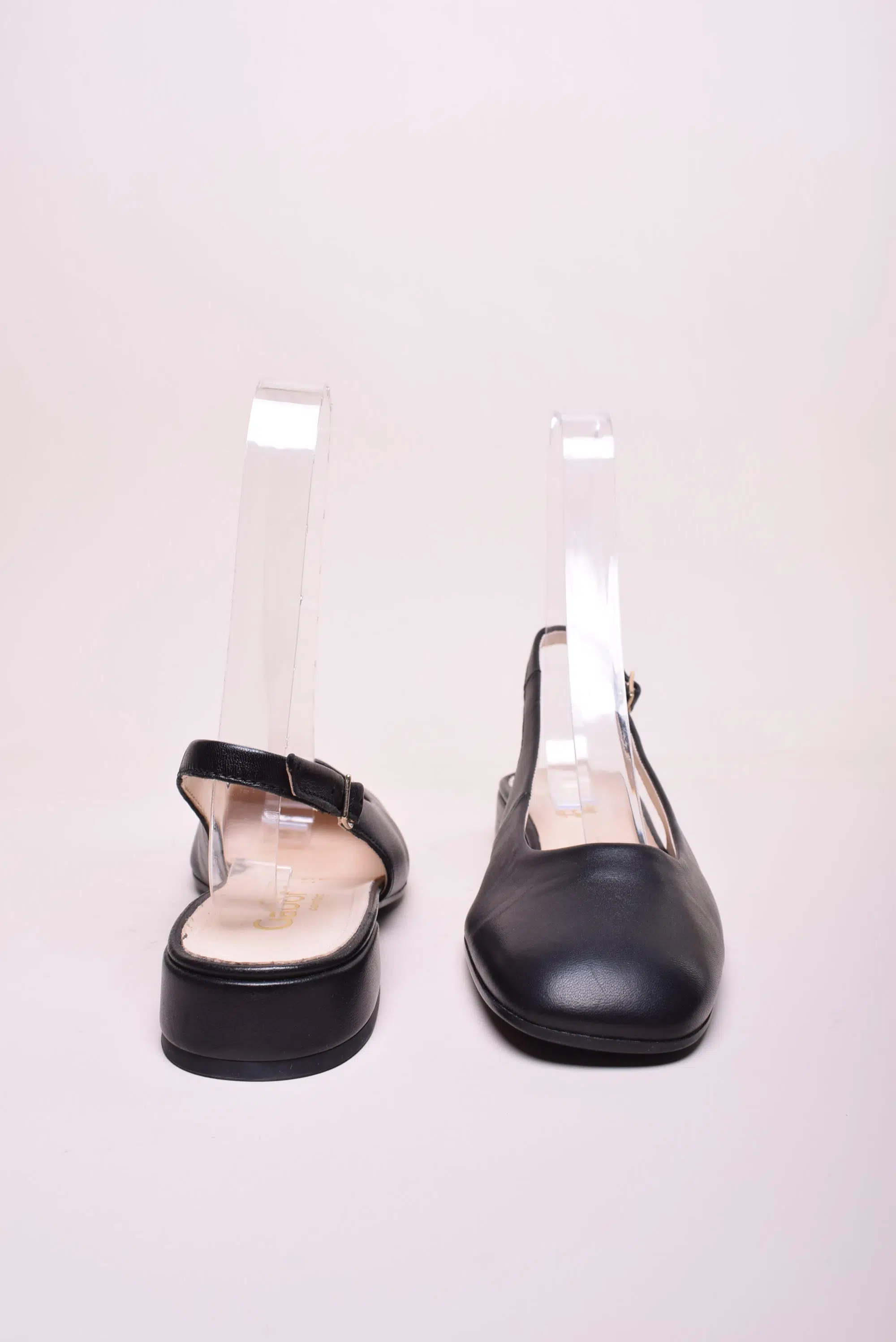 Balerini dama decupati in spate [2]