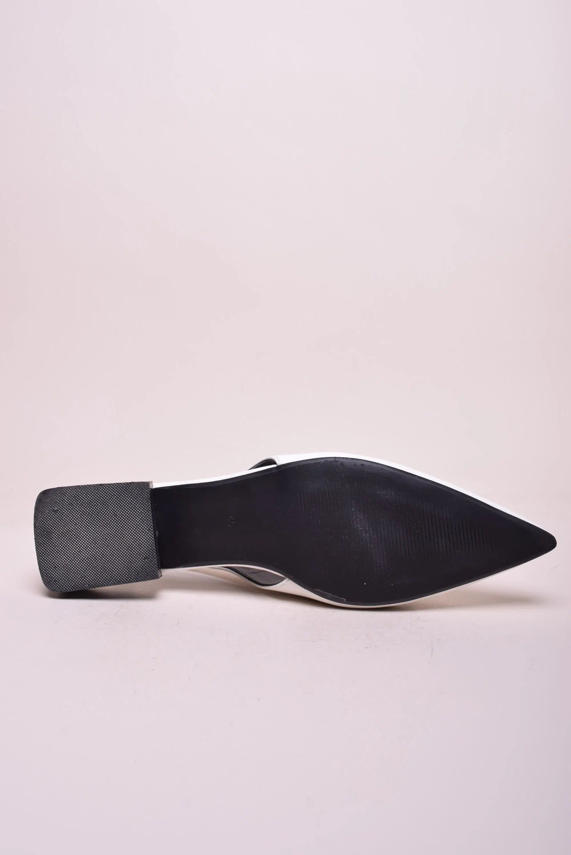 Balerini dama decupati in spate [1]