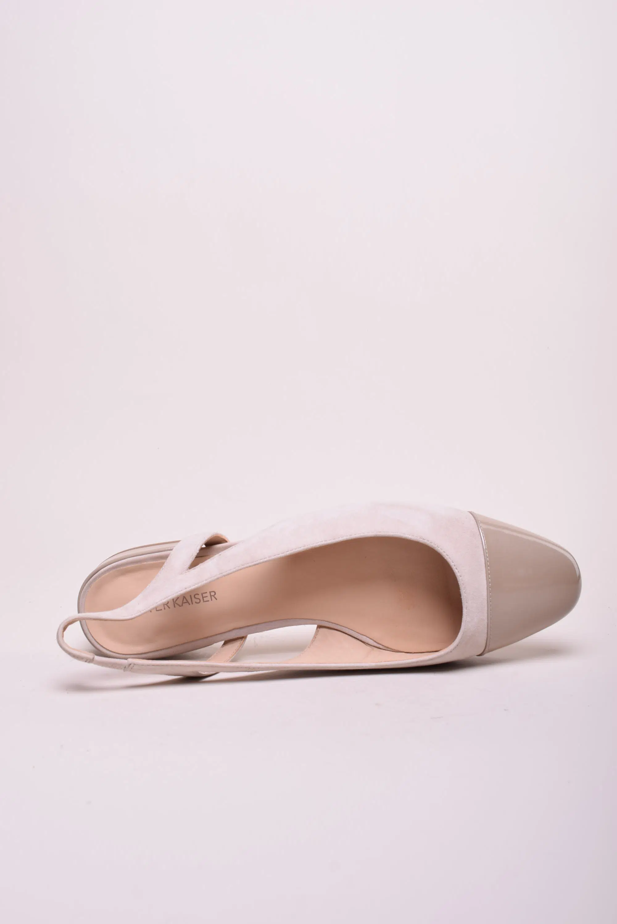 Balerini dama decupati la spate [3]