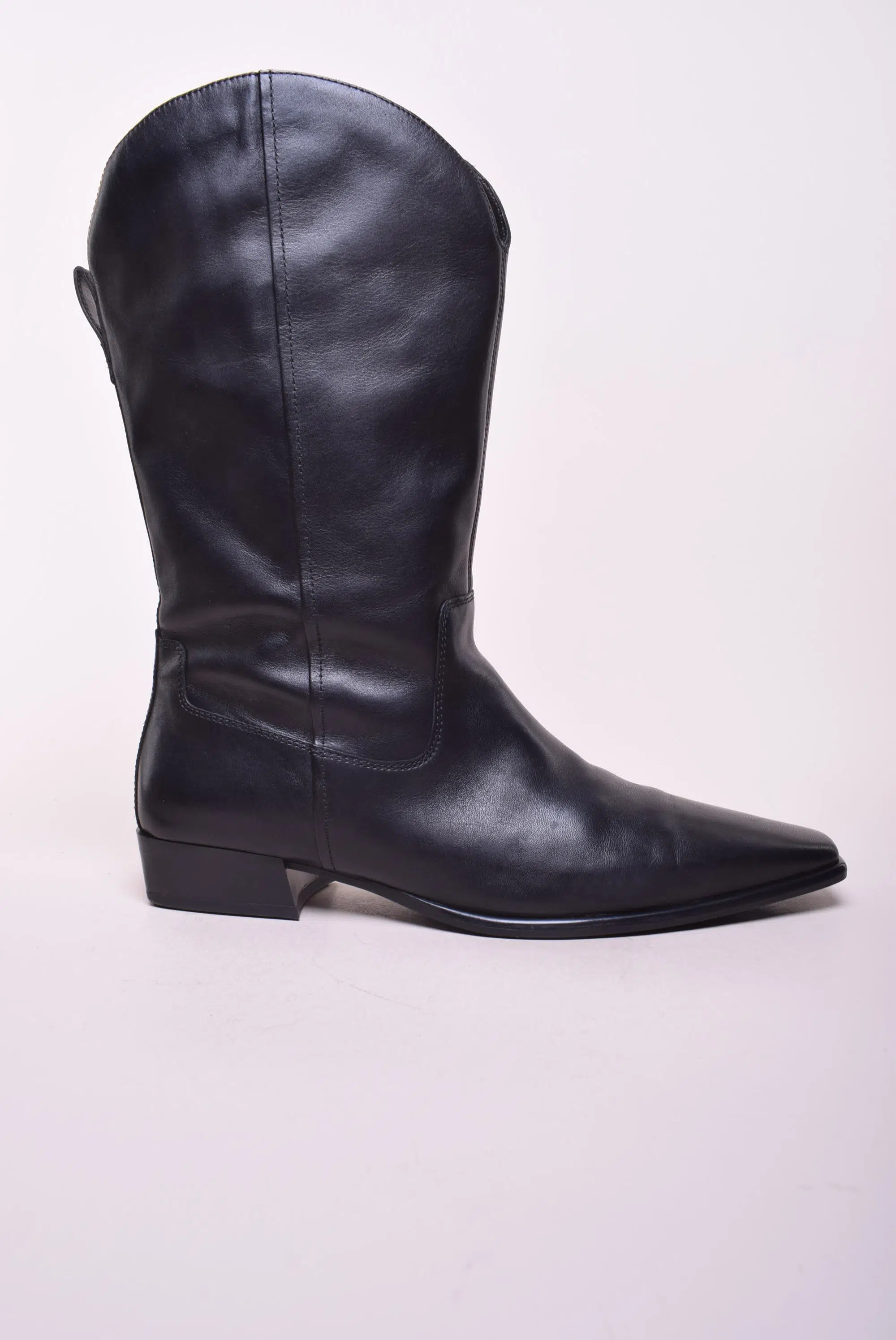 Cizme dama cu varf ascutit