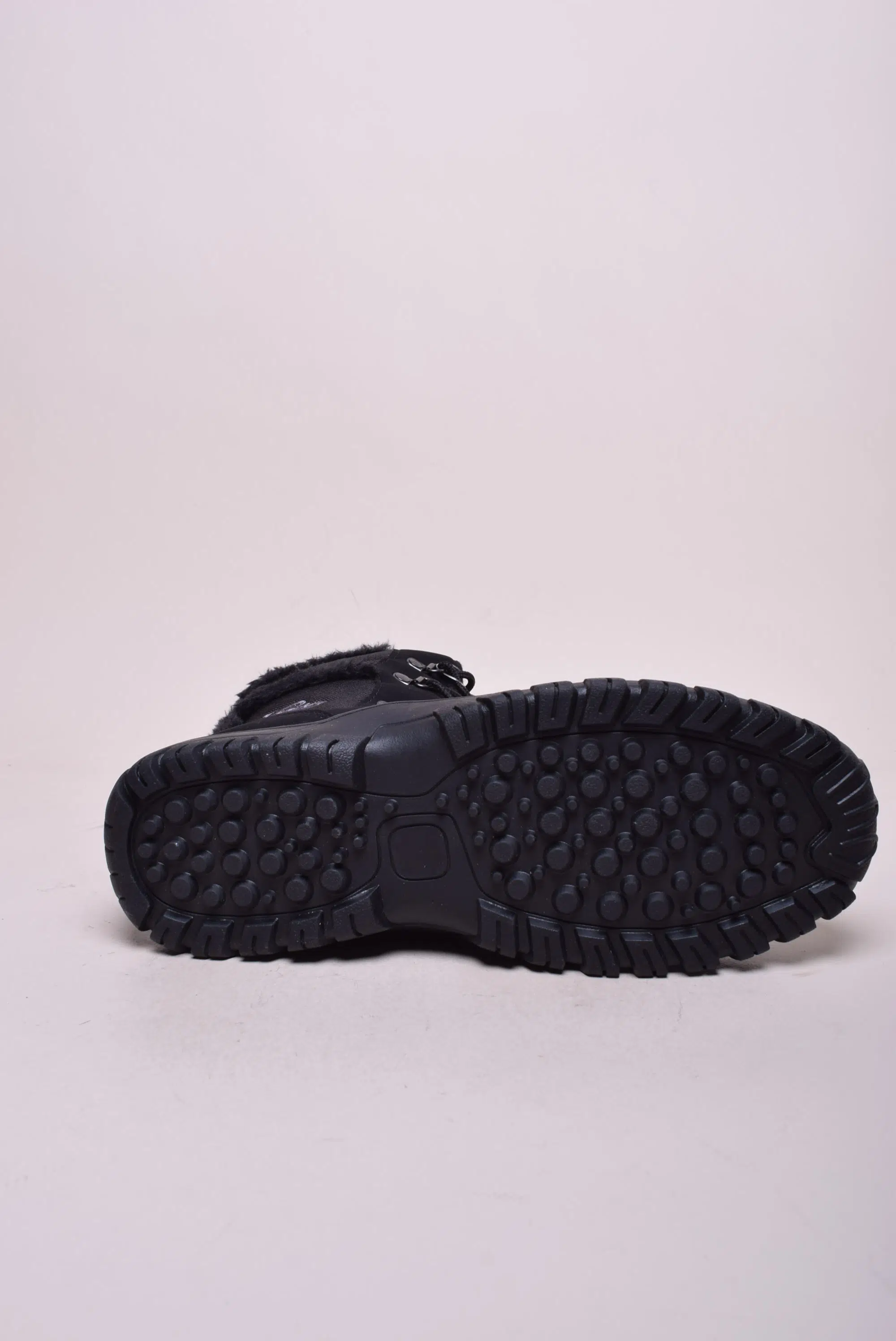 Ghete fete captusite, impermeabile, de zapada [1]