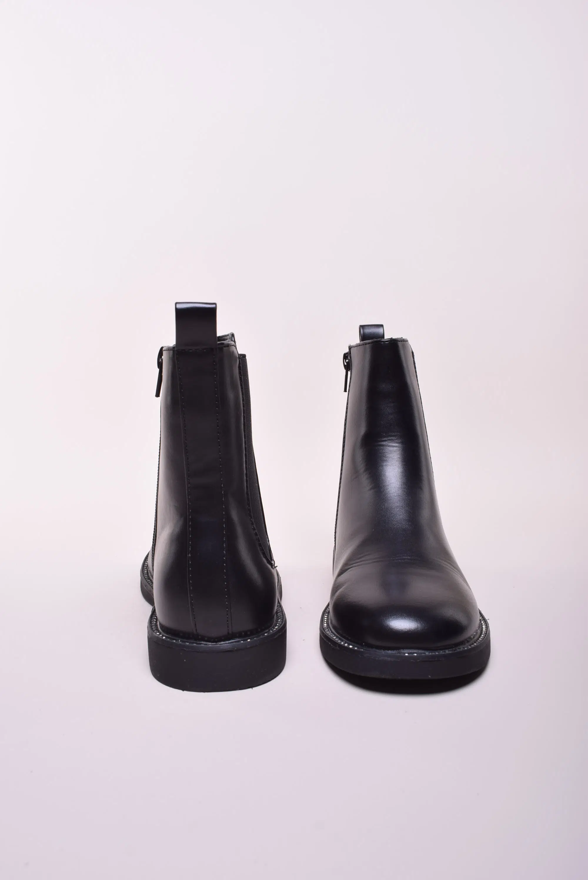 Ghete fete cu pietricele in talpa [2]