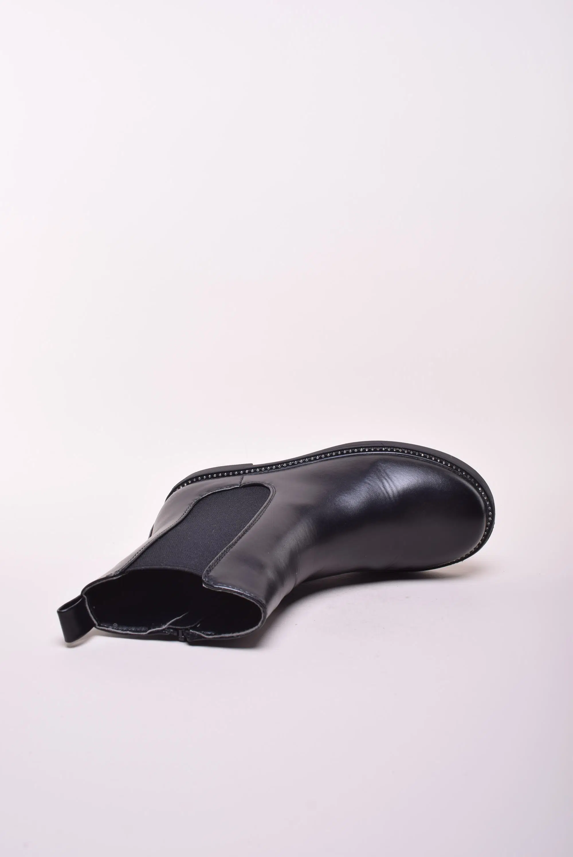 Ghete fete cu pietricele in talpa [3]