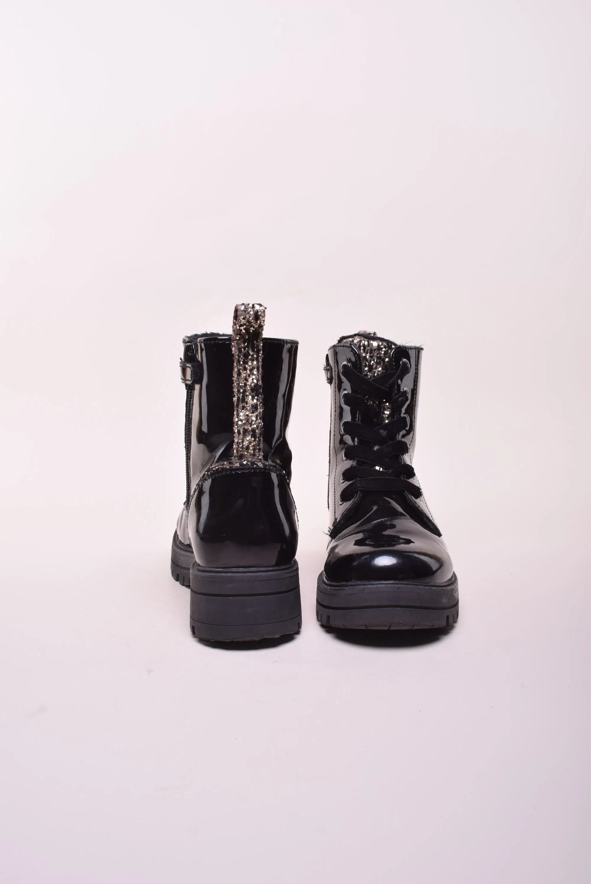 Ghete fete lacuite, captusite [3]