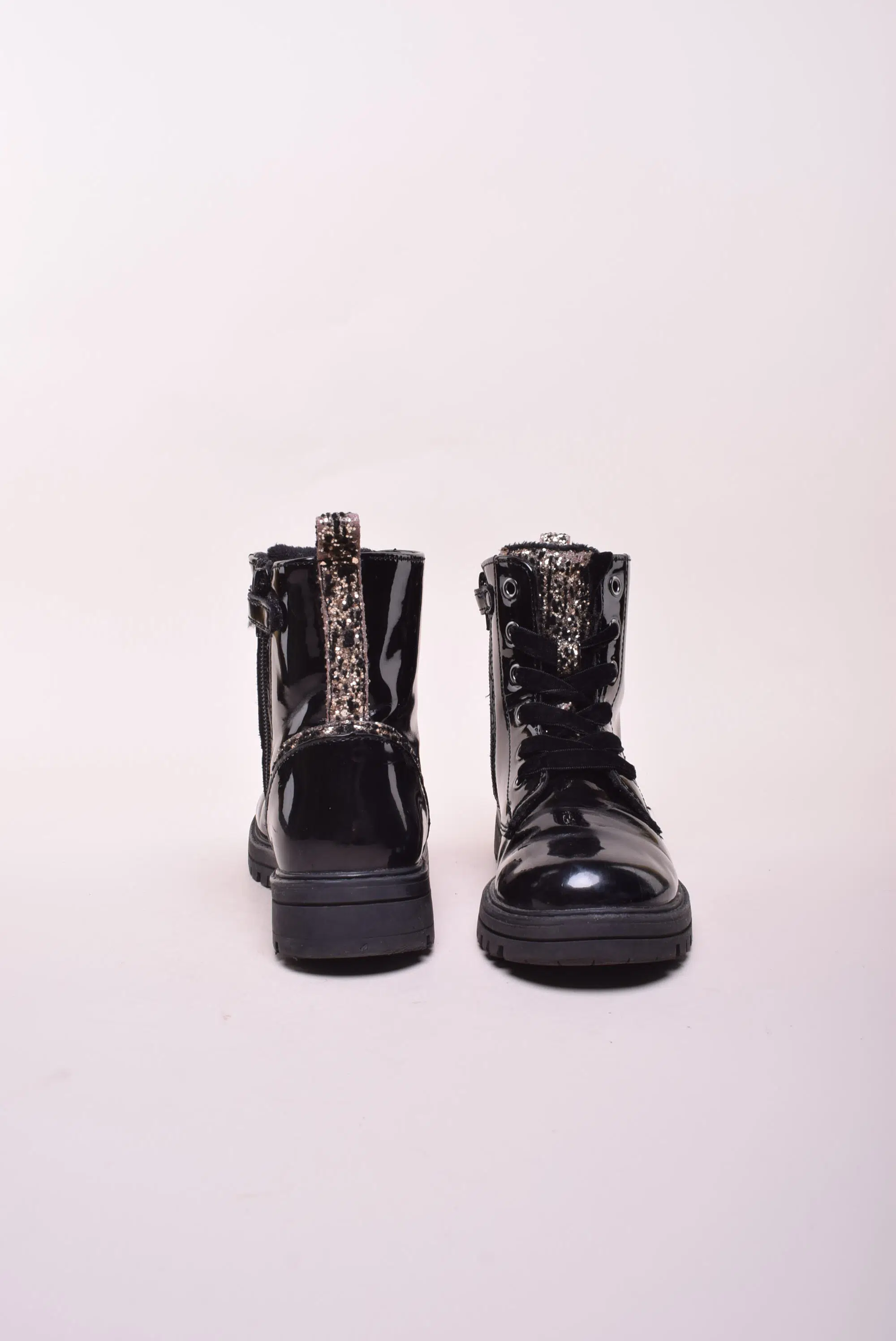 Ghete fete lacuite, captusite [2]