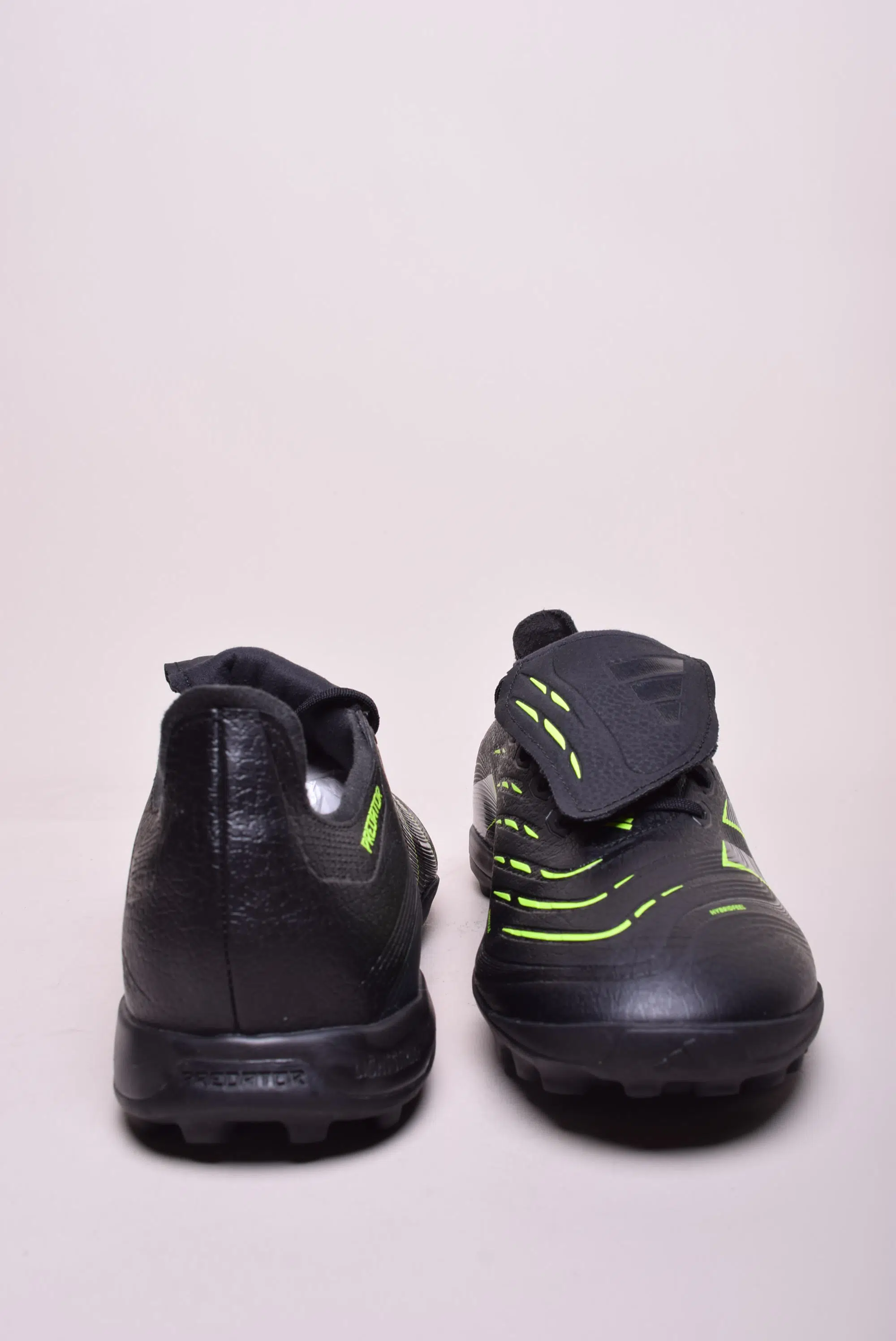 Ghete fotbal barbati Predator [2]