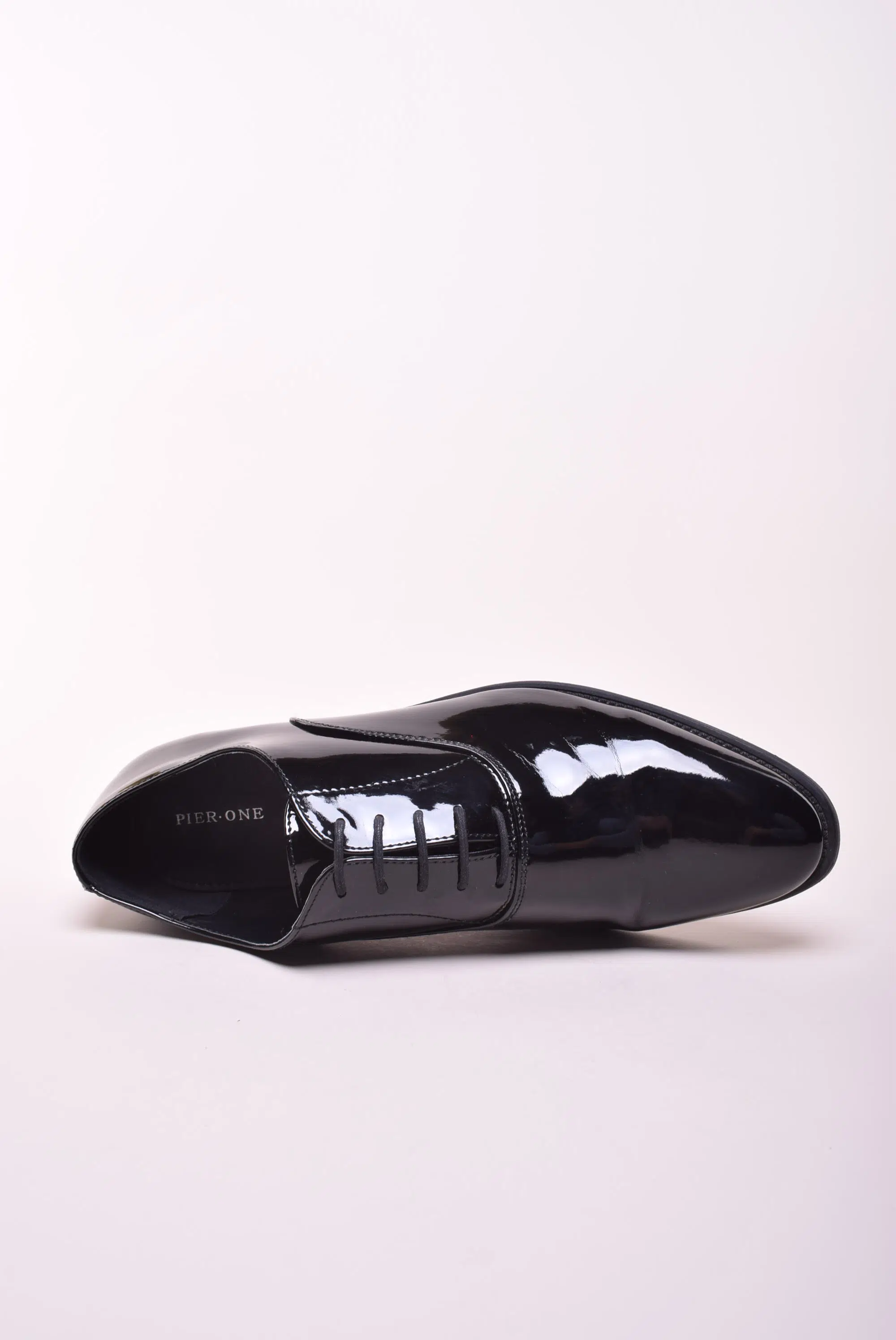 Pantofi barbati lacuiti [3]