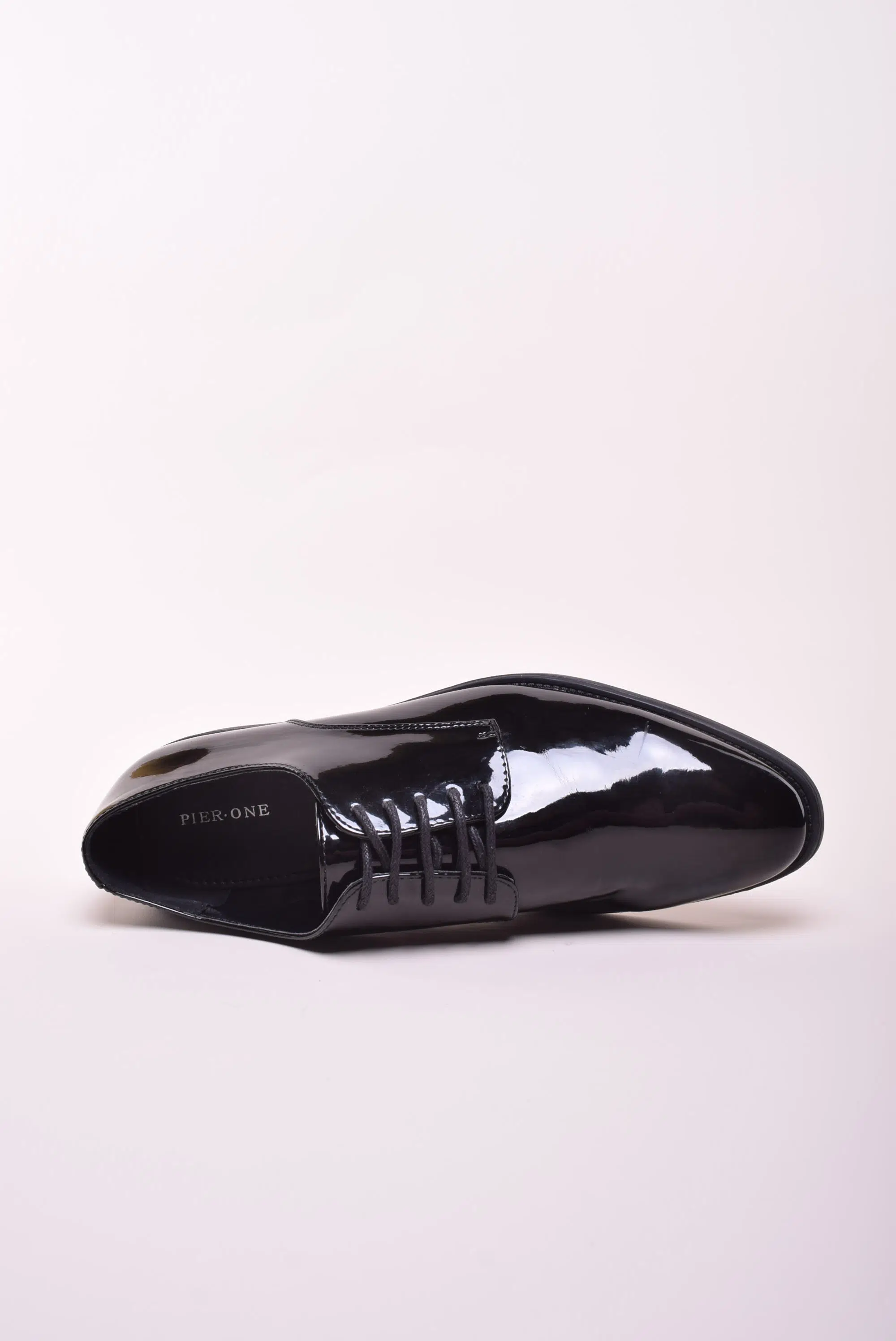 Pantofi barbati lacuiti [3]