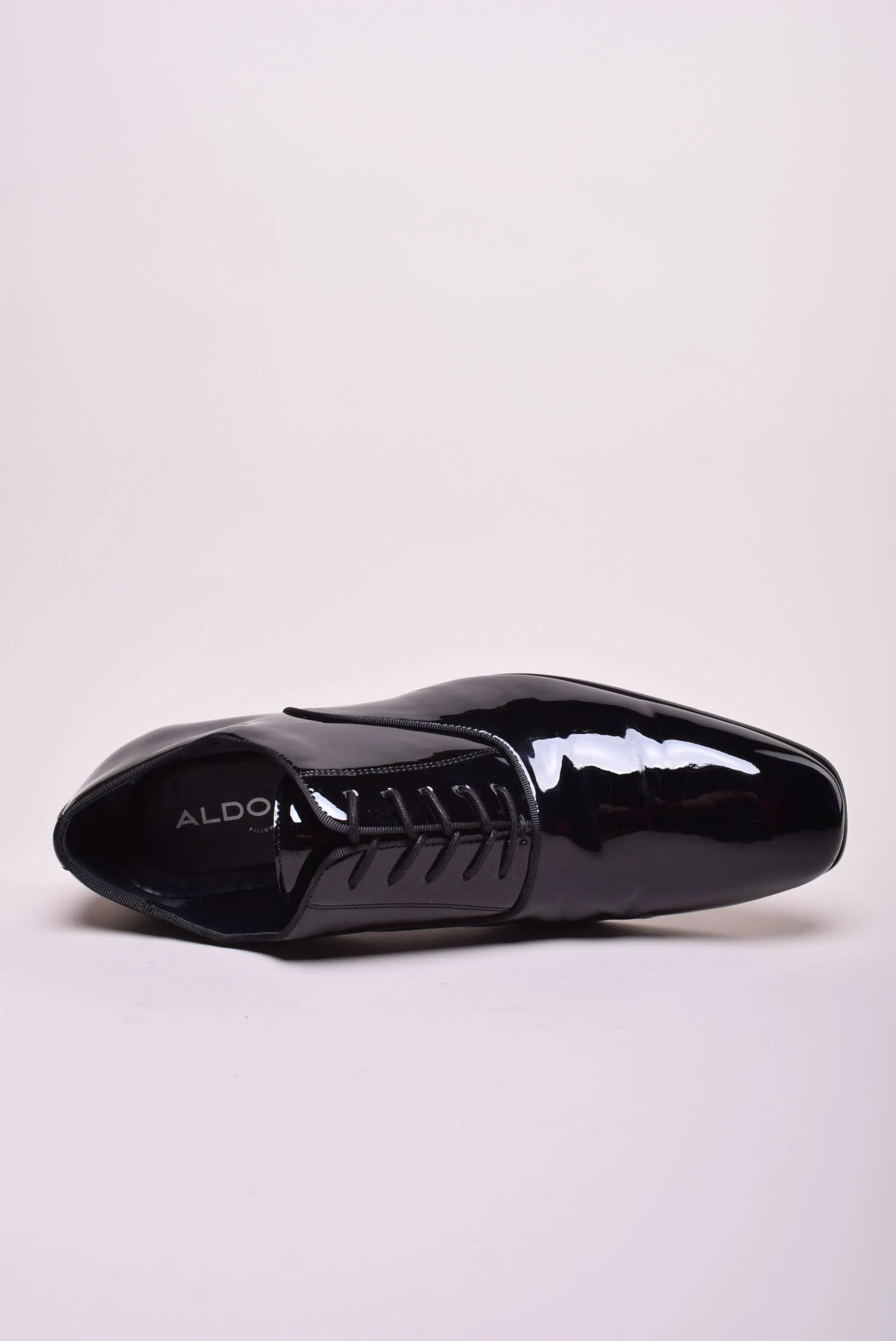 Pantofi barbati lacuiti [3]