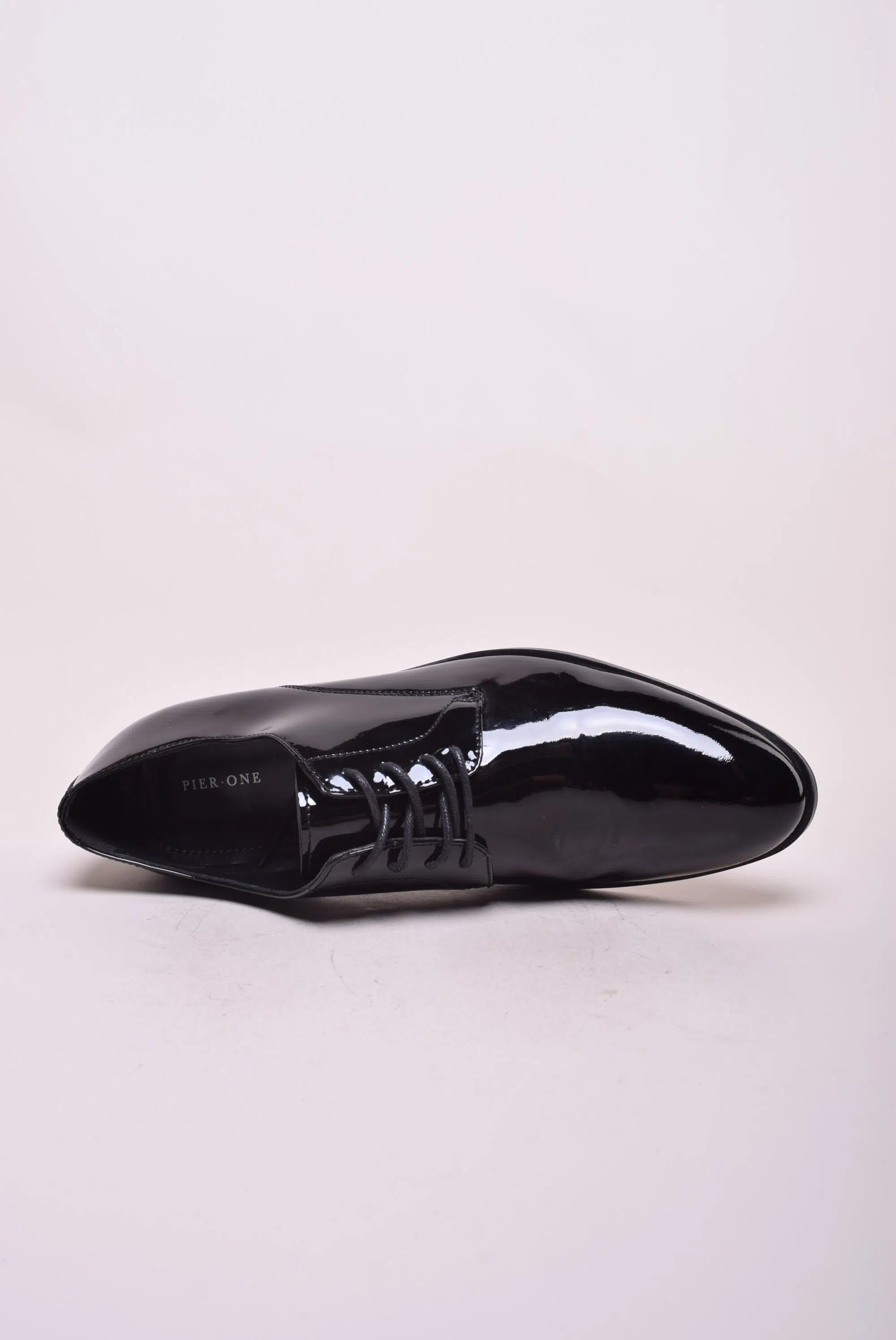 Pantofi barbati lacuiti [3]