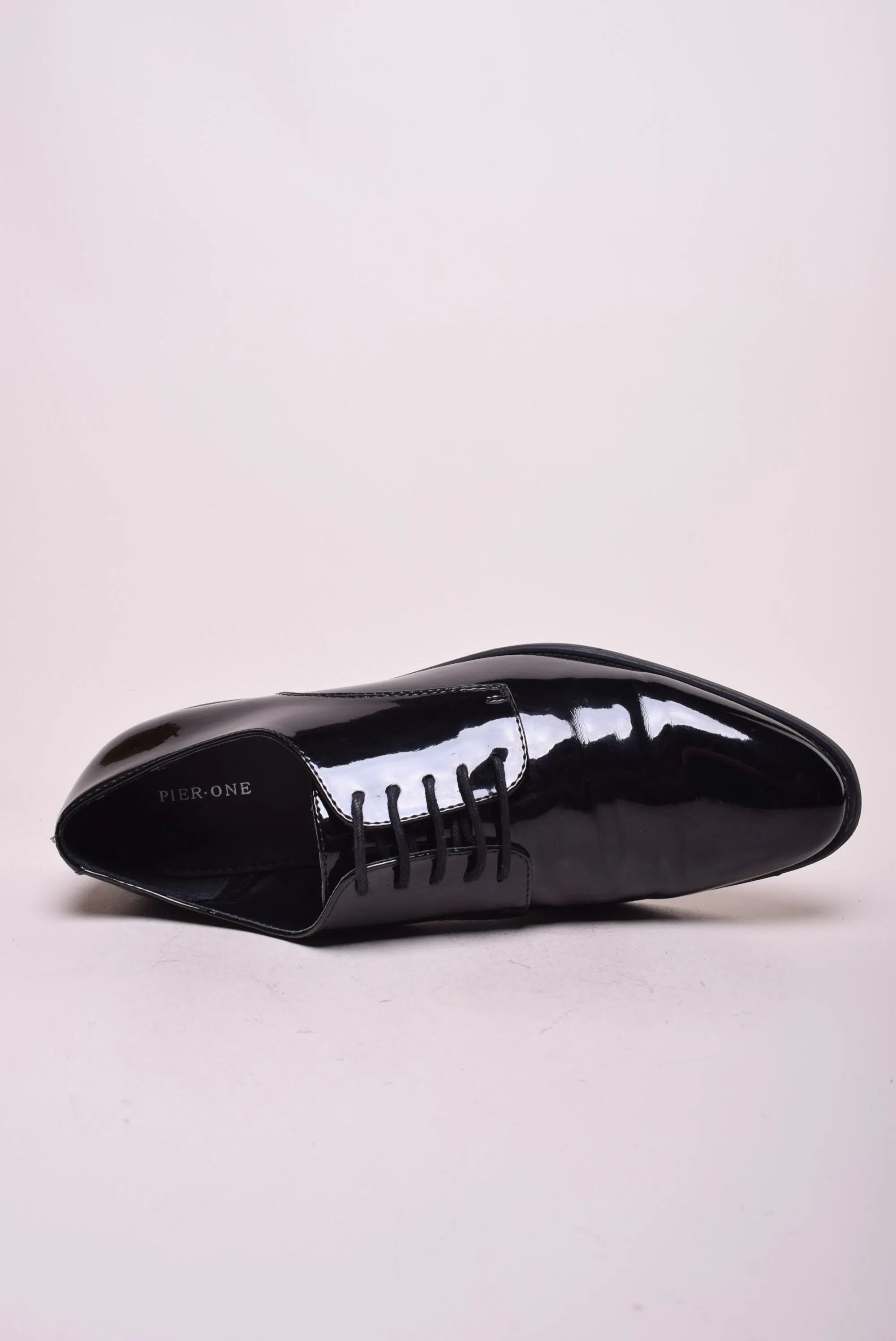 Pantofi barbati lacuiti [3]