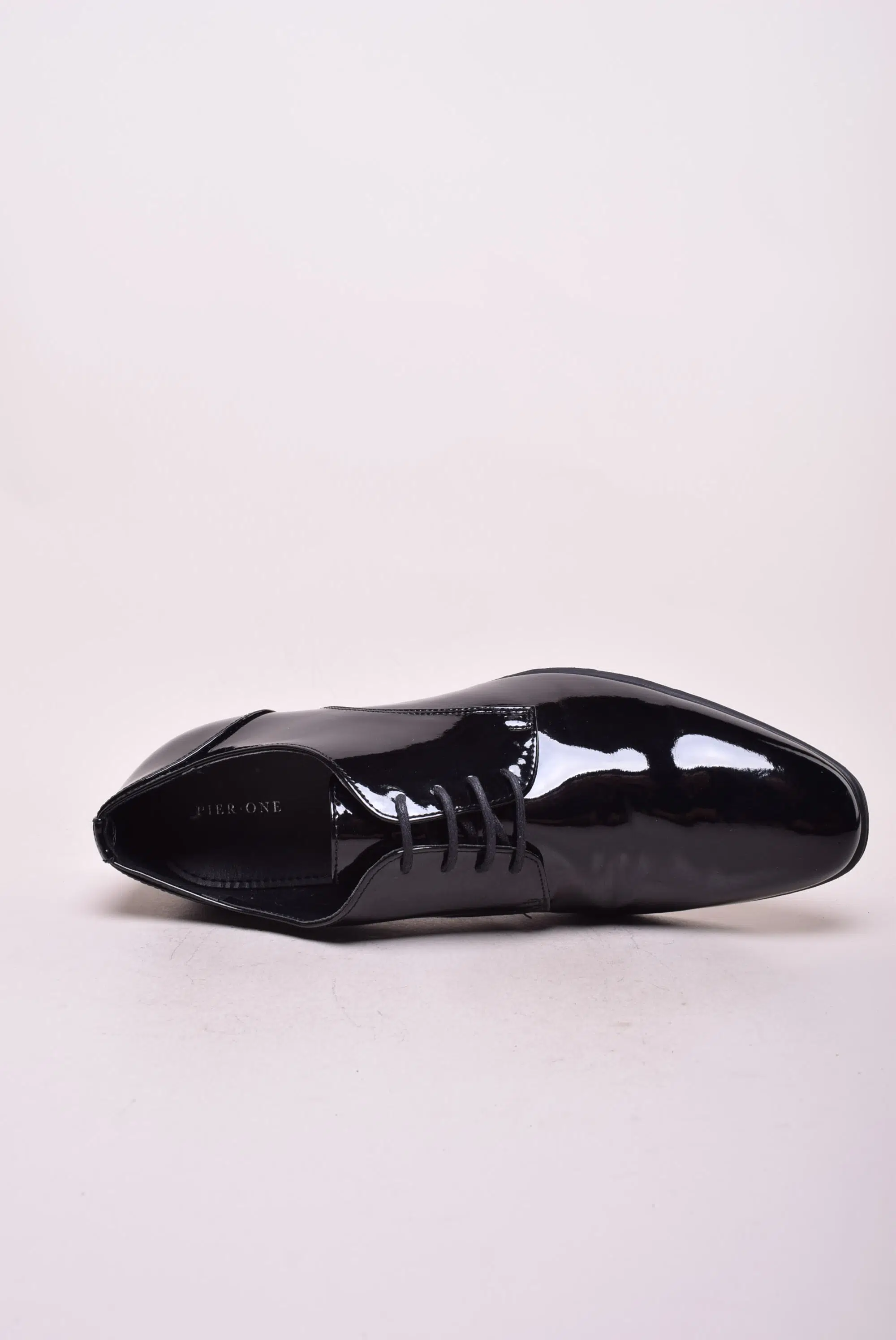 Pantofi barbati lacuiti [3]