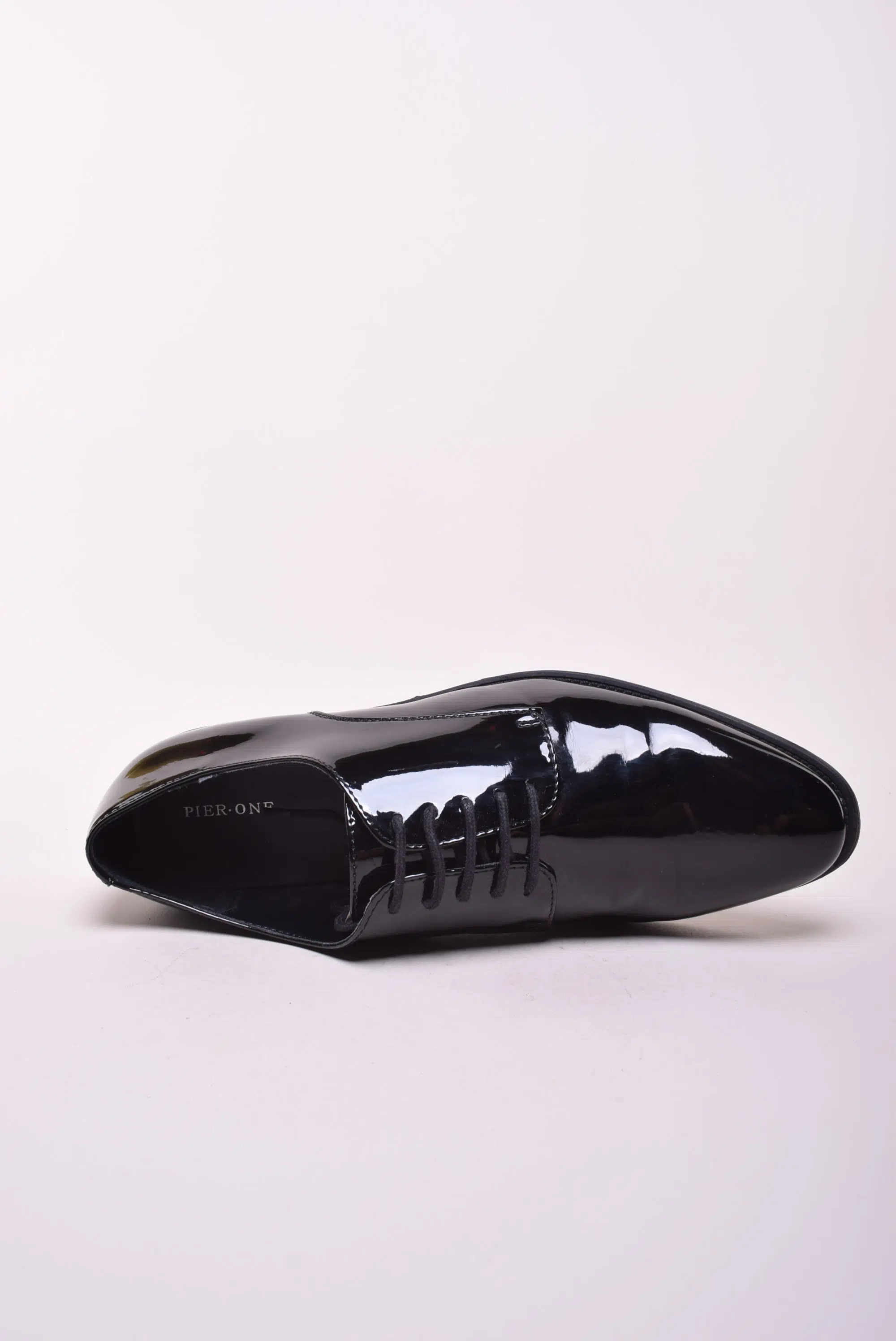 Pantofi barbati lacuiti [3]