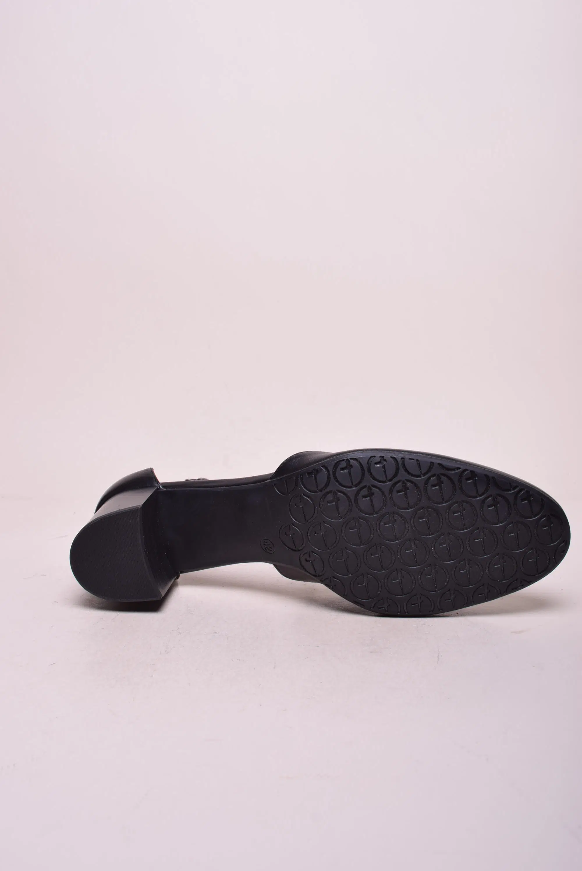 Pantofi dama decupati [1]