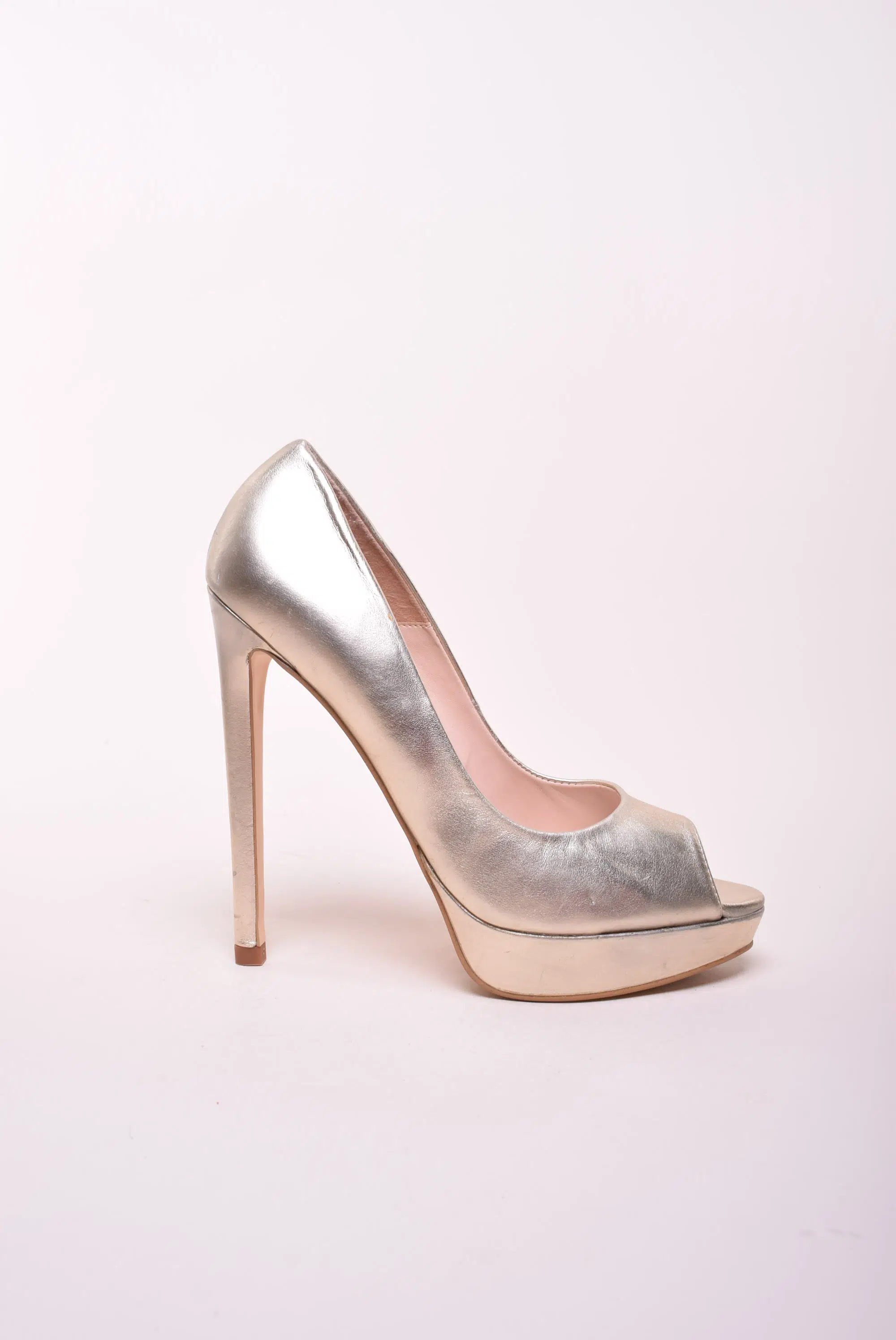 Pantofi dama decupati in fata, cu platforma