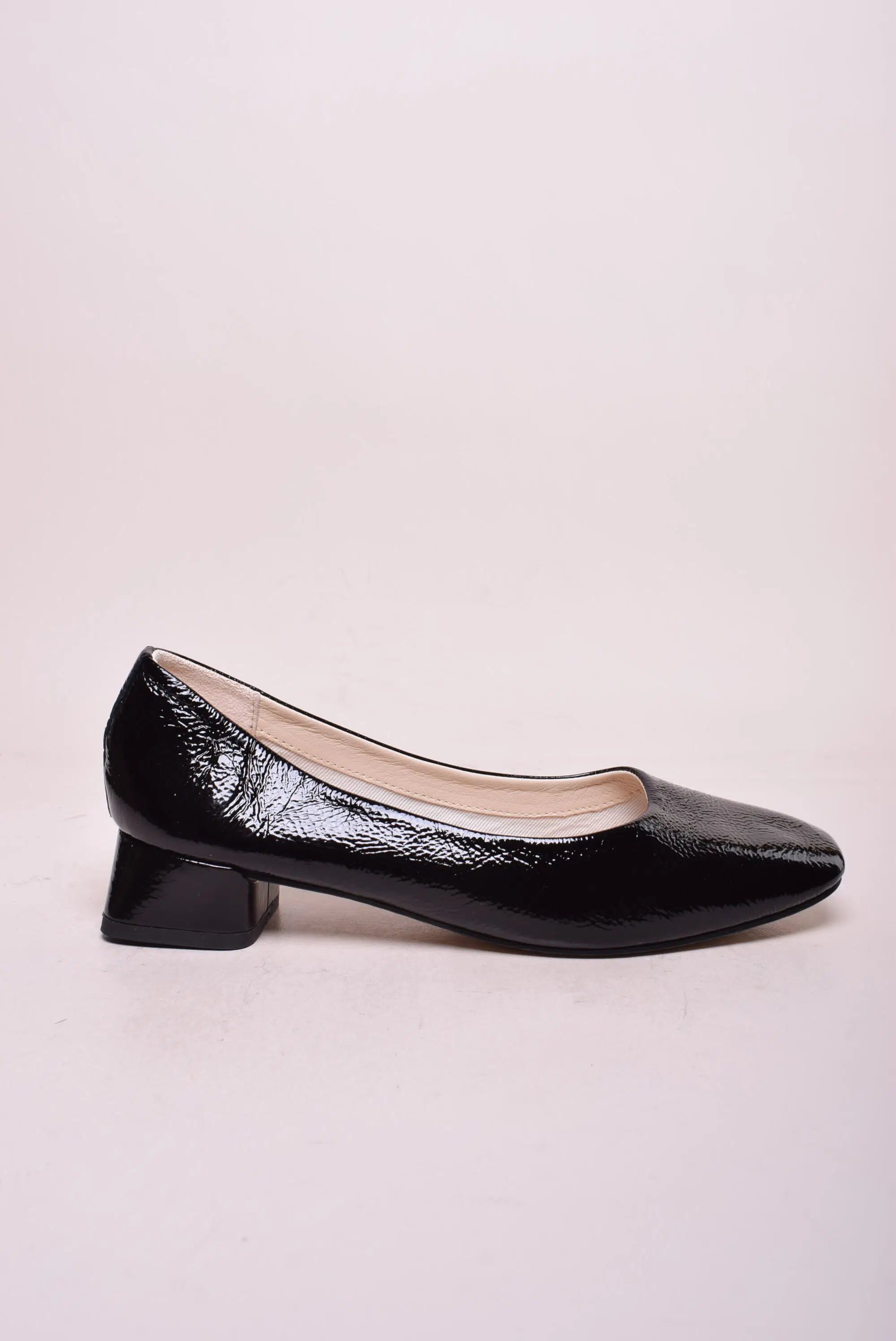 Pantofi dama lacuiti