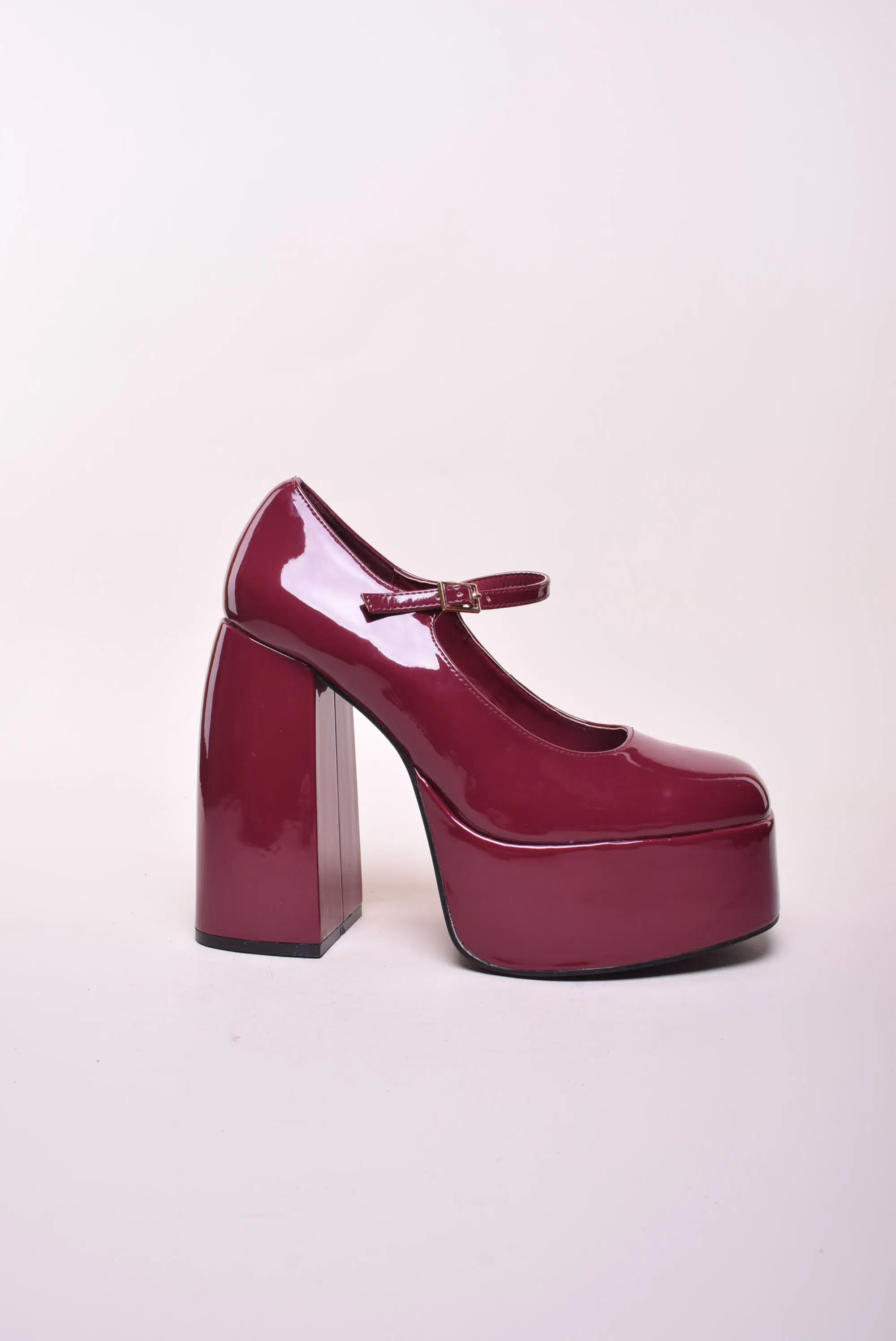 Pantofi dama lacuiti, cu platforma