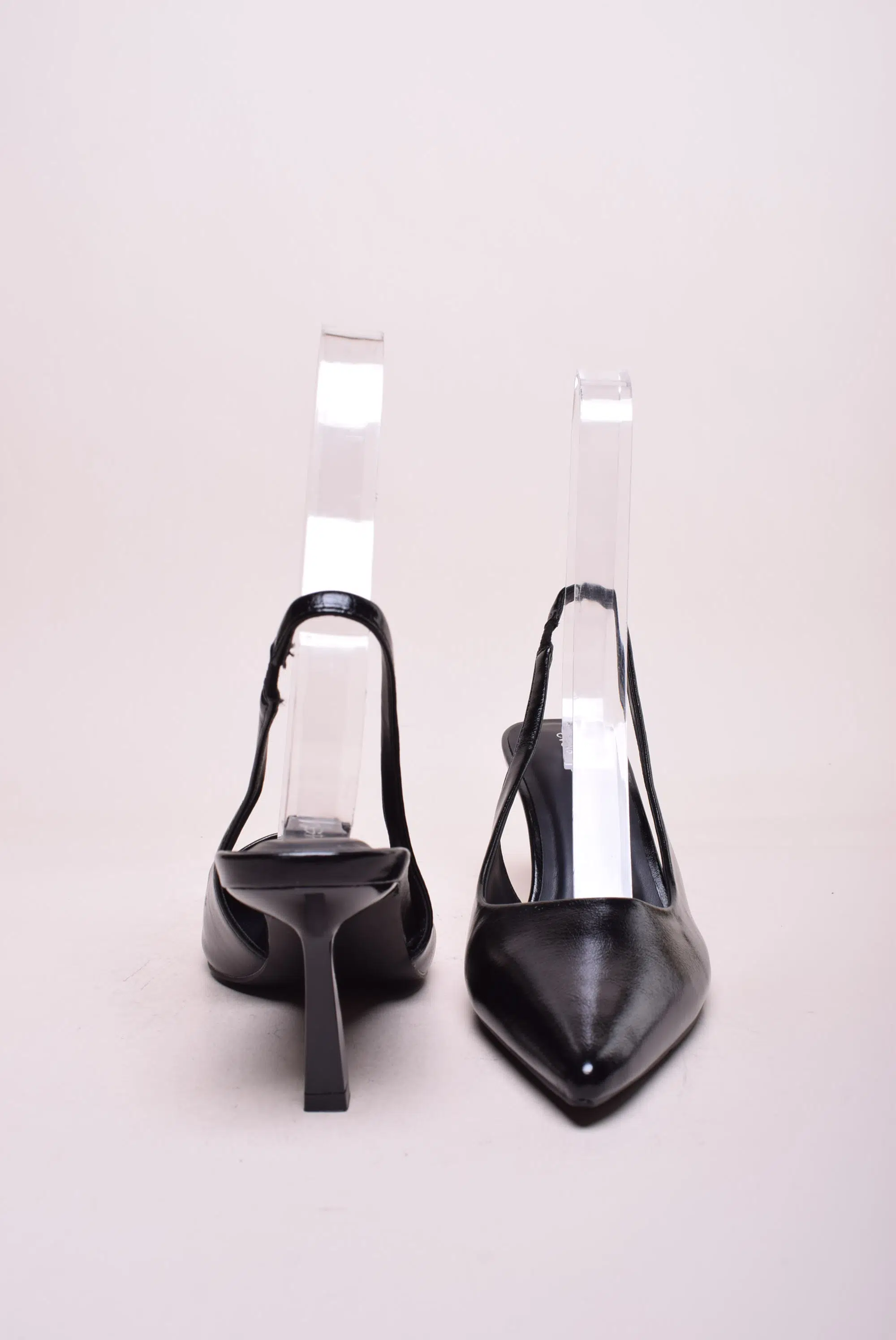 Pantofi dama stiletto lacuiti, decupati in spate [2]