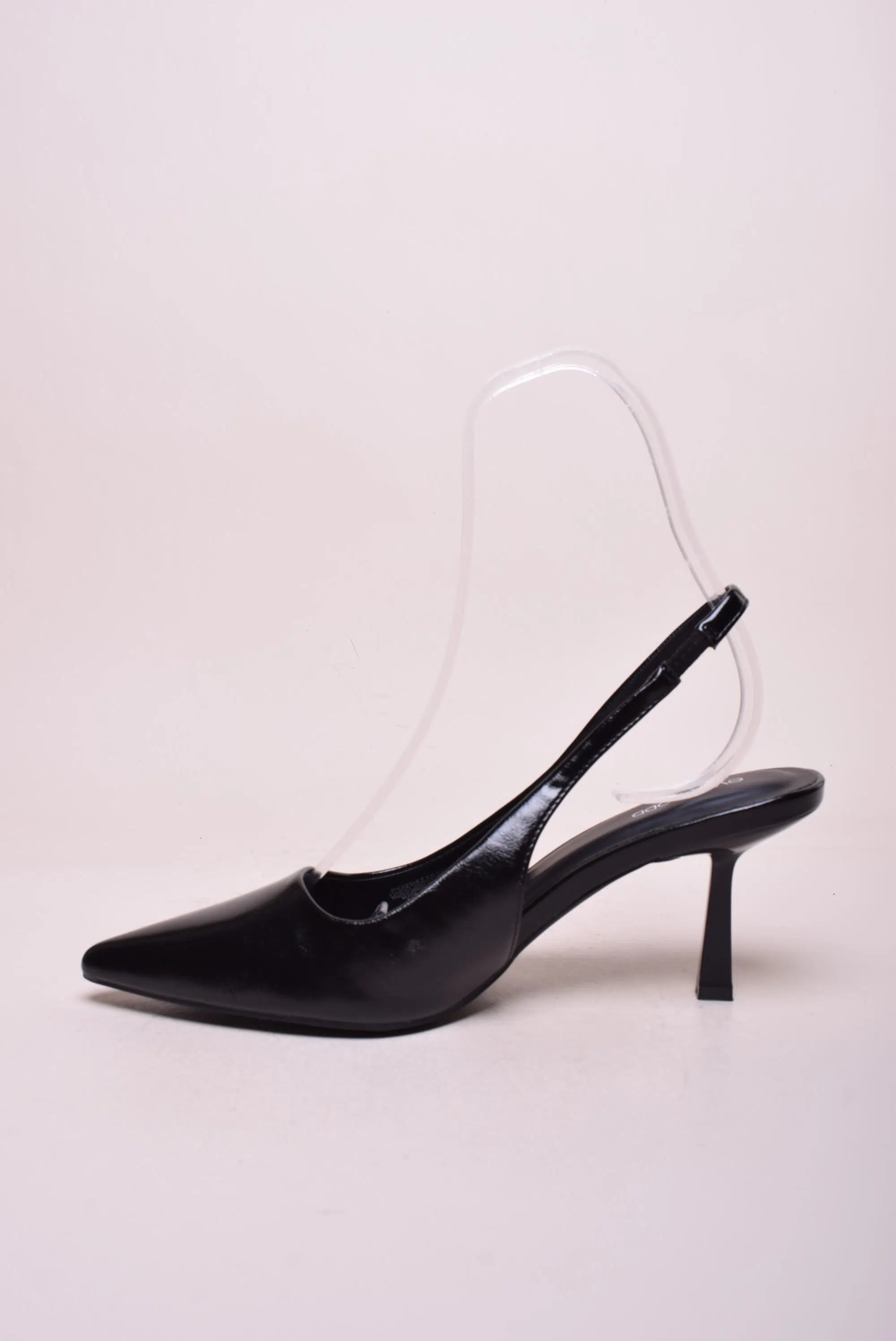 Pantofi dama stiletto lacuiti, decupati in spate [3]