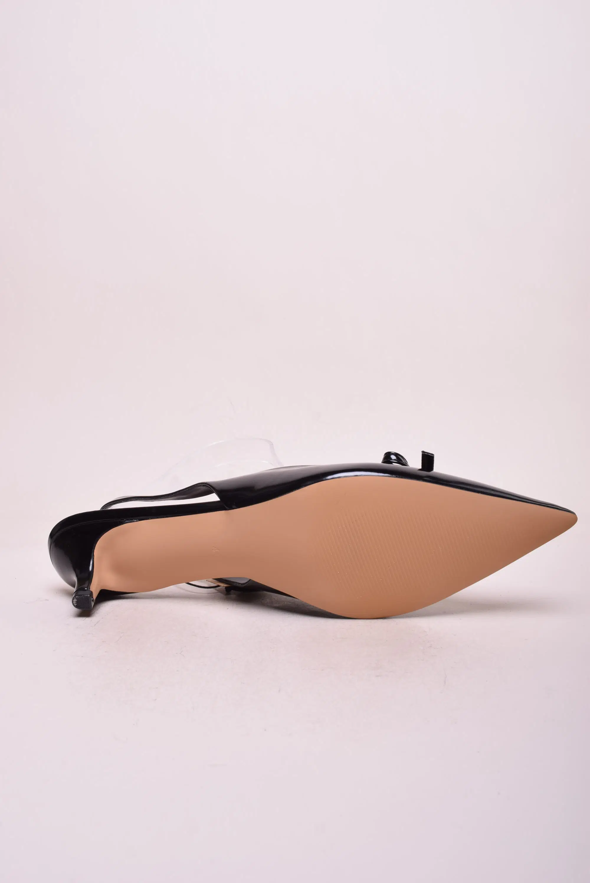 Pantofi dama stiletto lacuiti, decupati in spate [1]