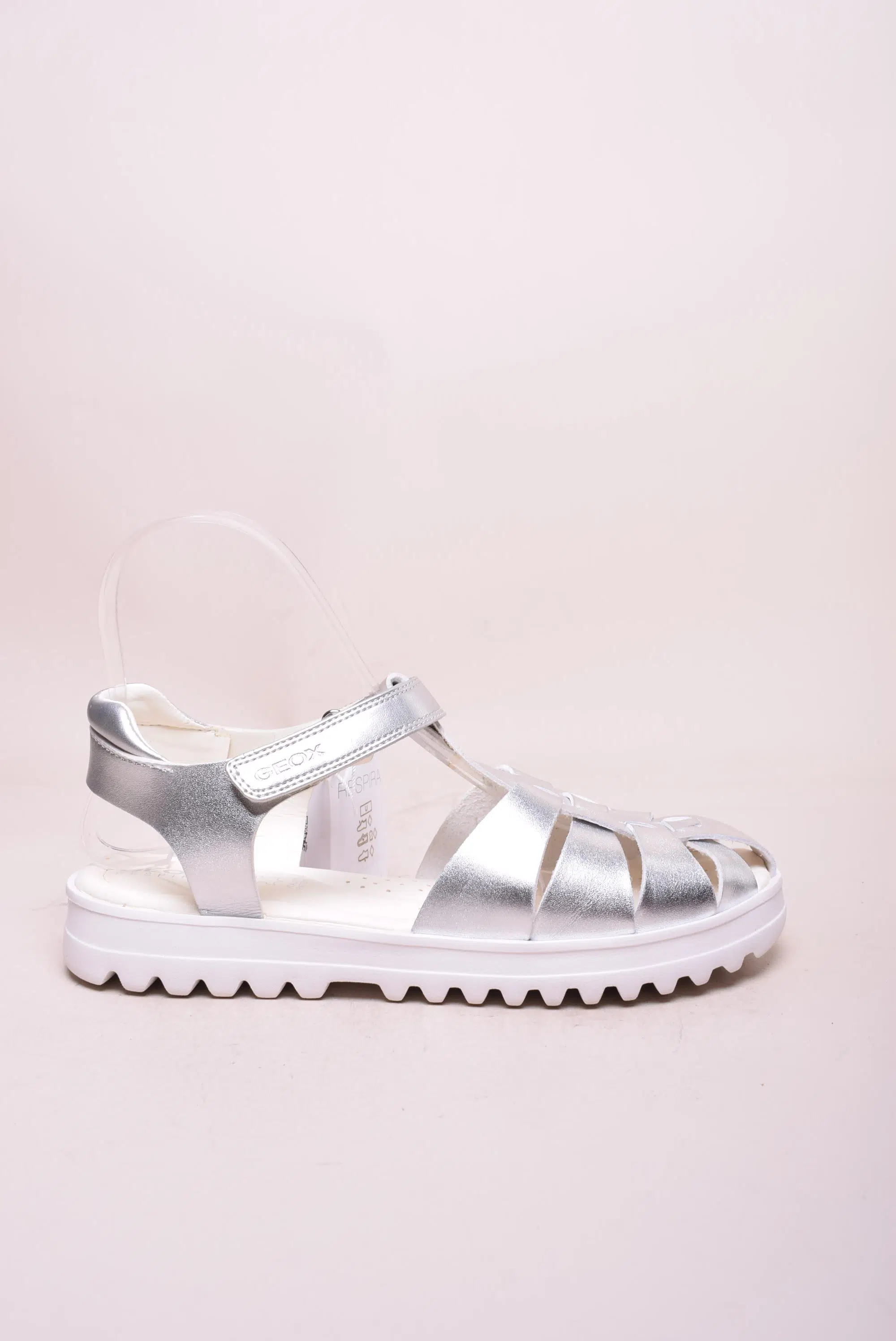 Pantofi fete decupati de vara