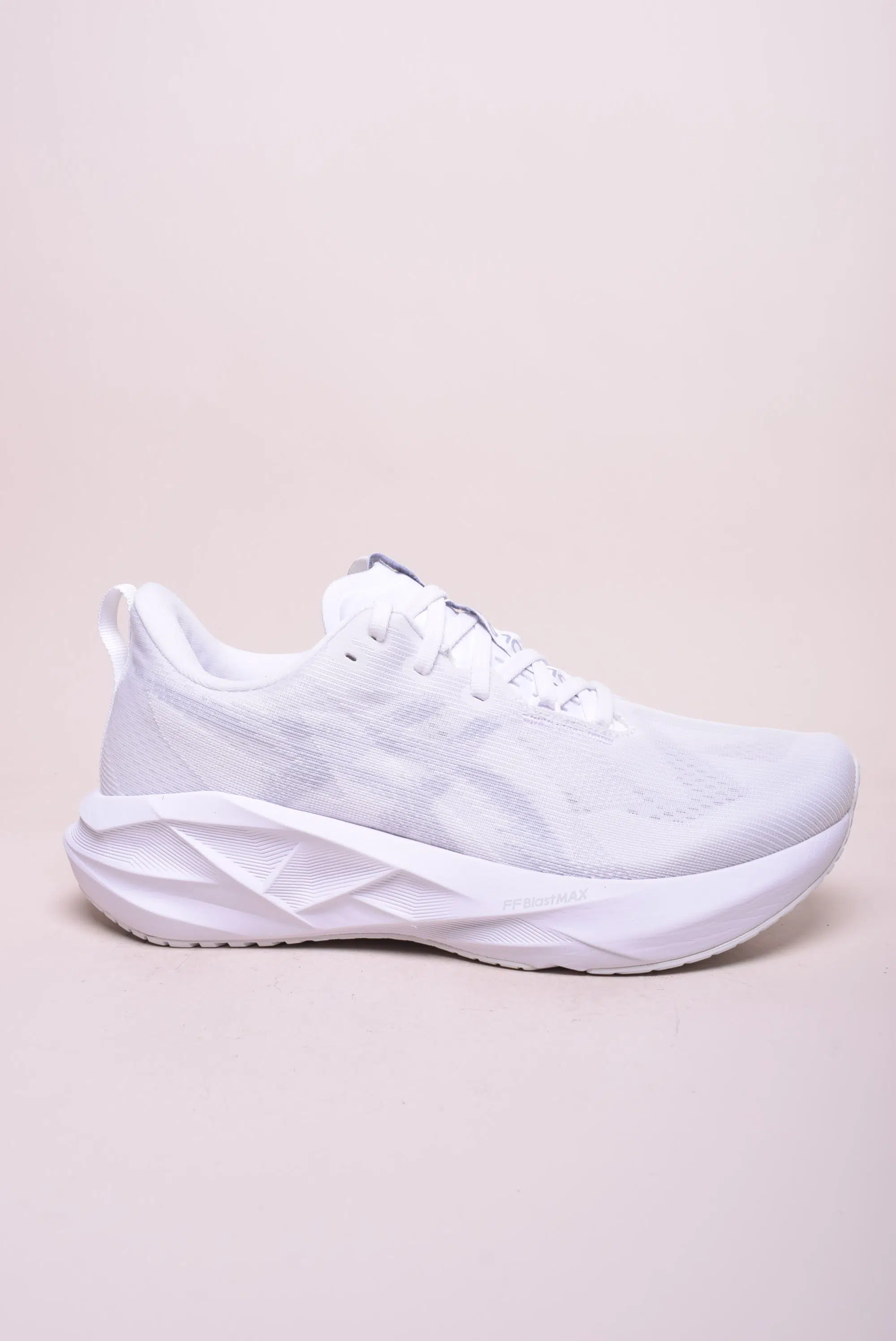 SALE % - Pantofi sport barbati Novablast 5