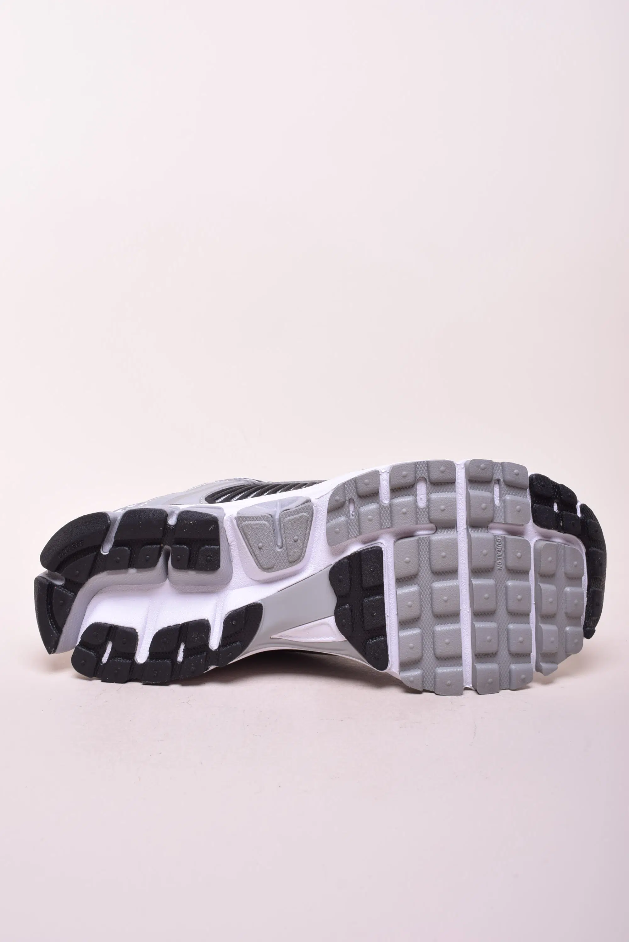 Pantofi sport barbati Vomero 5 [1]