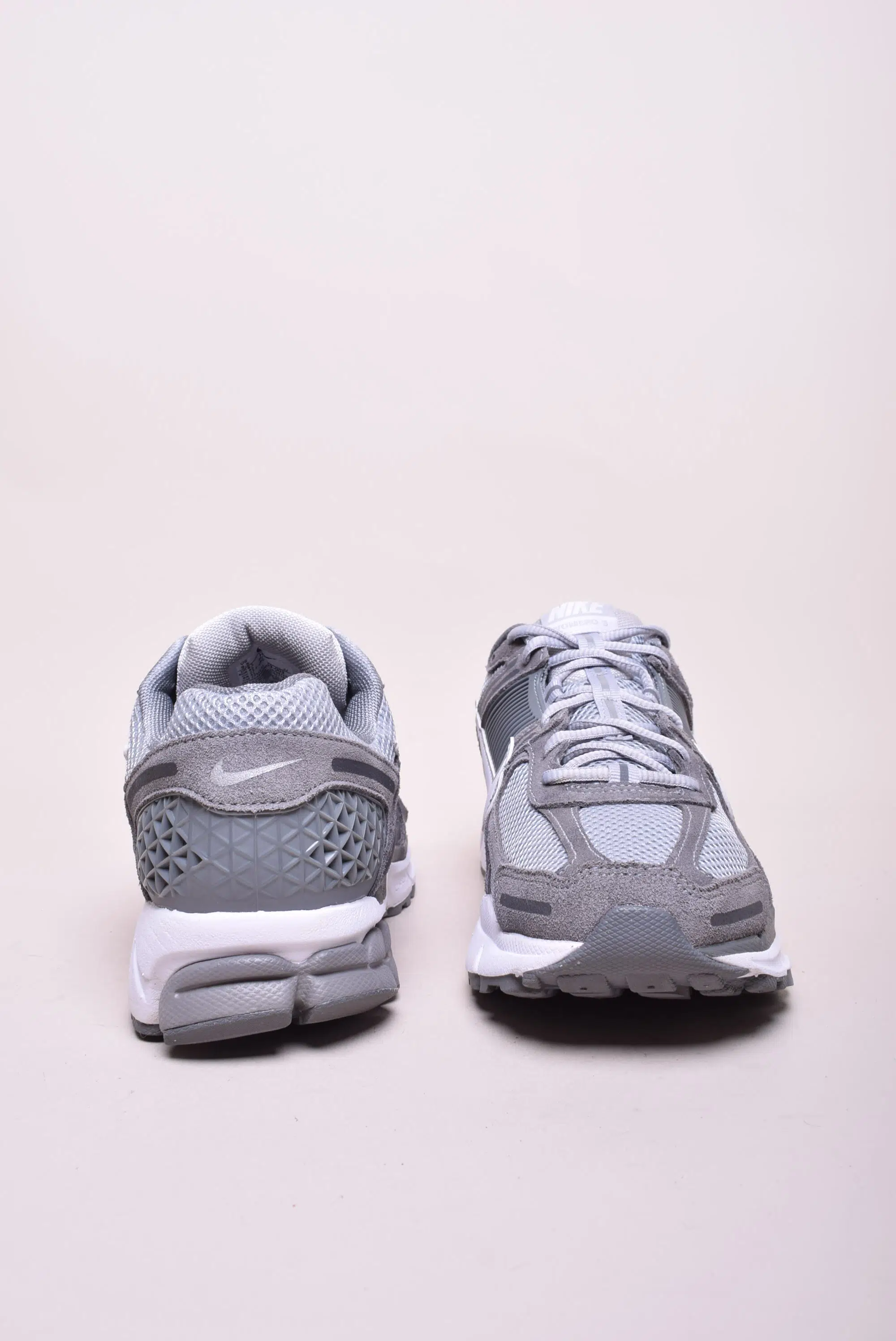 Pantofi sport barbati Vomero 5 [2]