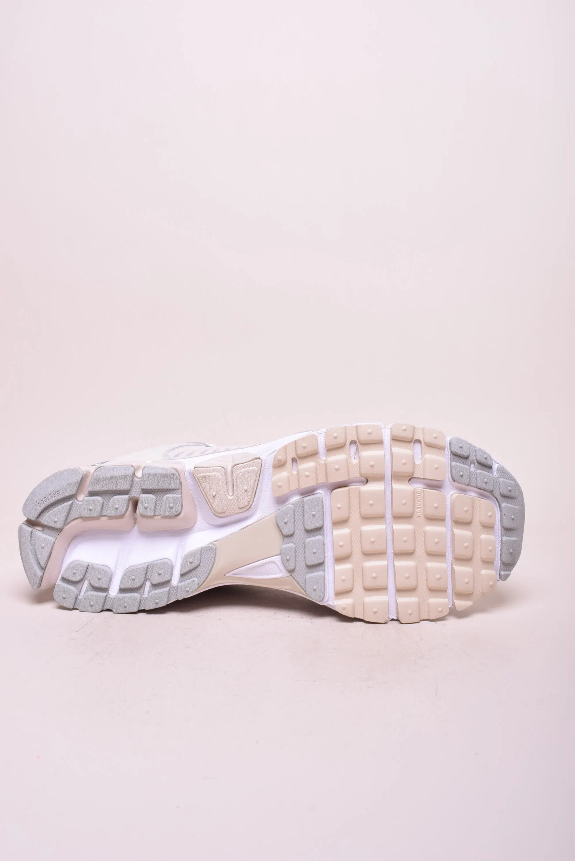 Pantofi sport barbati Vomero 5 [1]