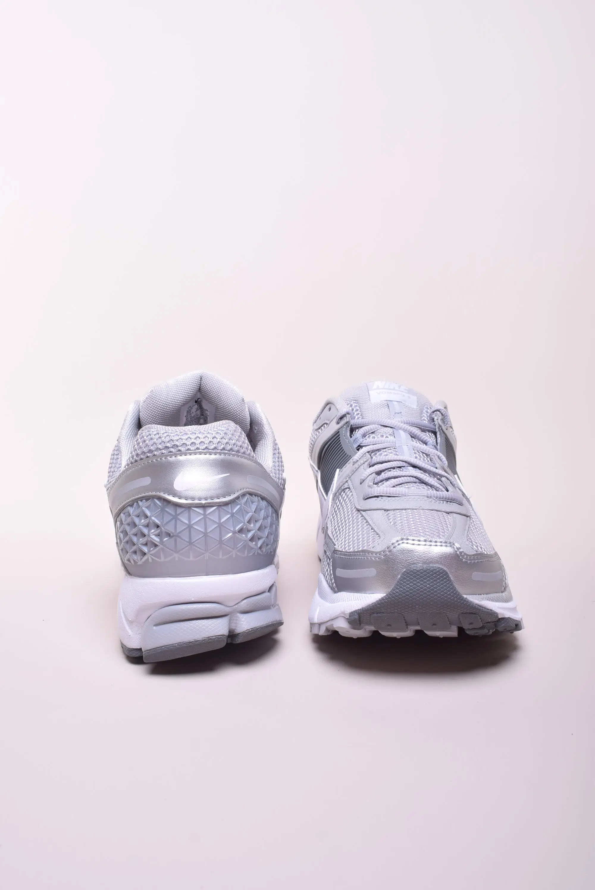 Pantofi sport barbati Vomero 5 [2]