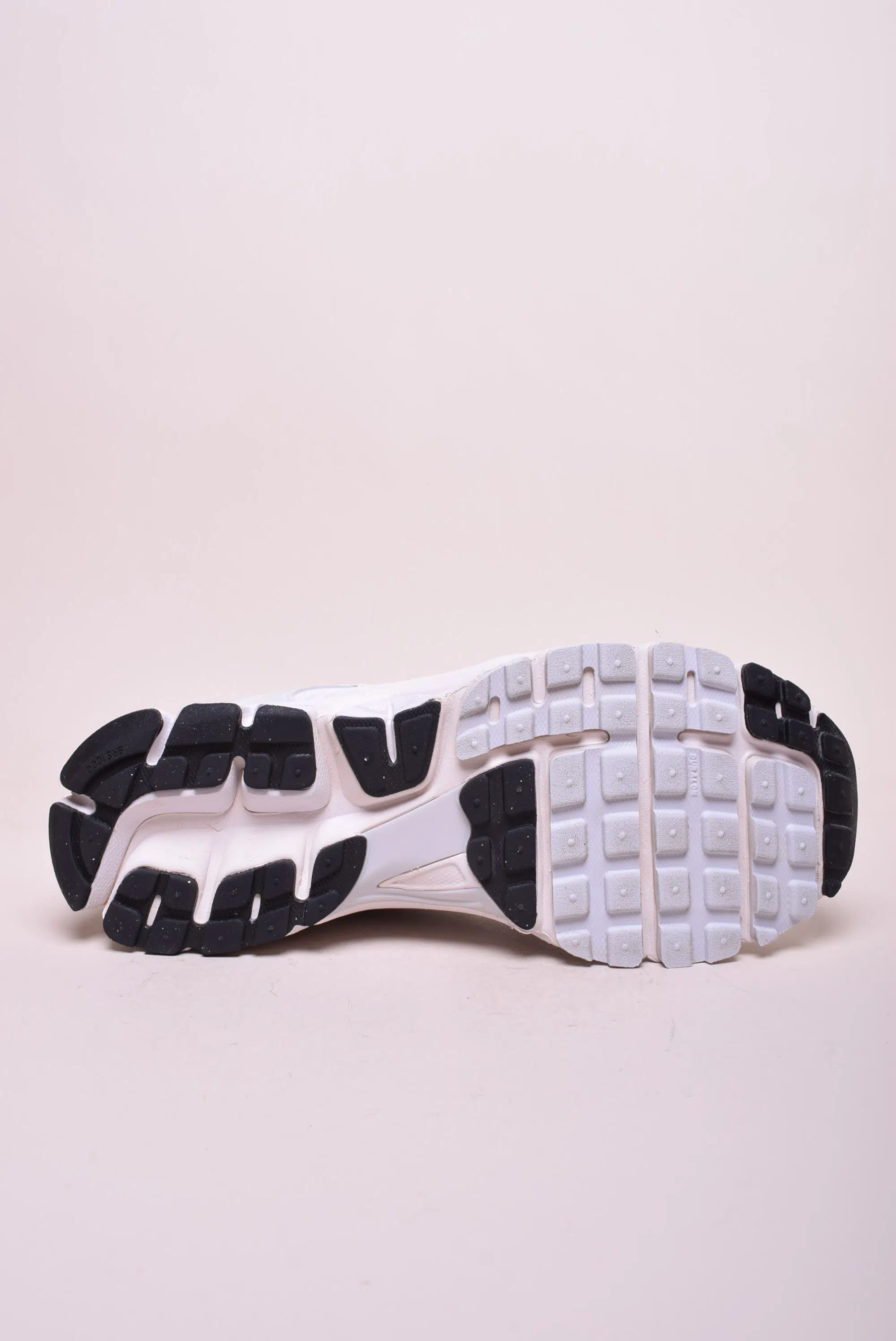 Pantofi sport barbati Vomero 5 [1]