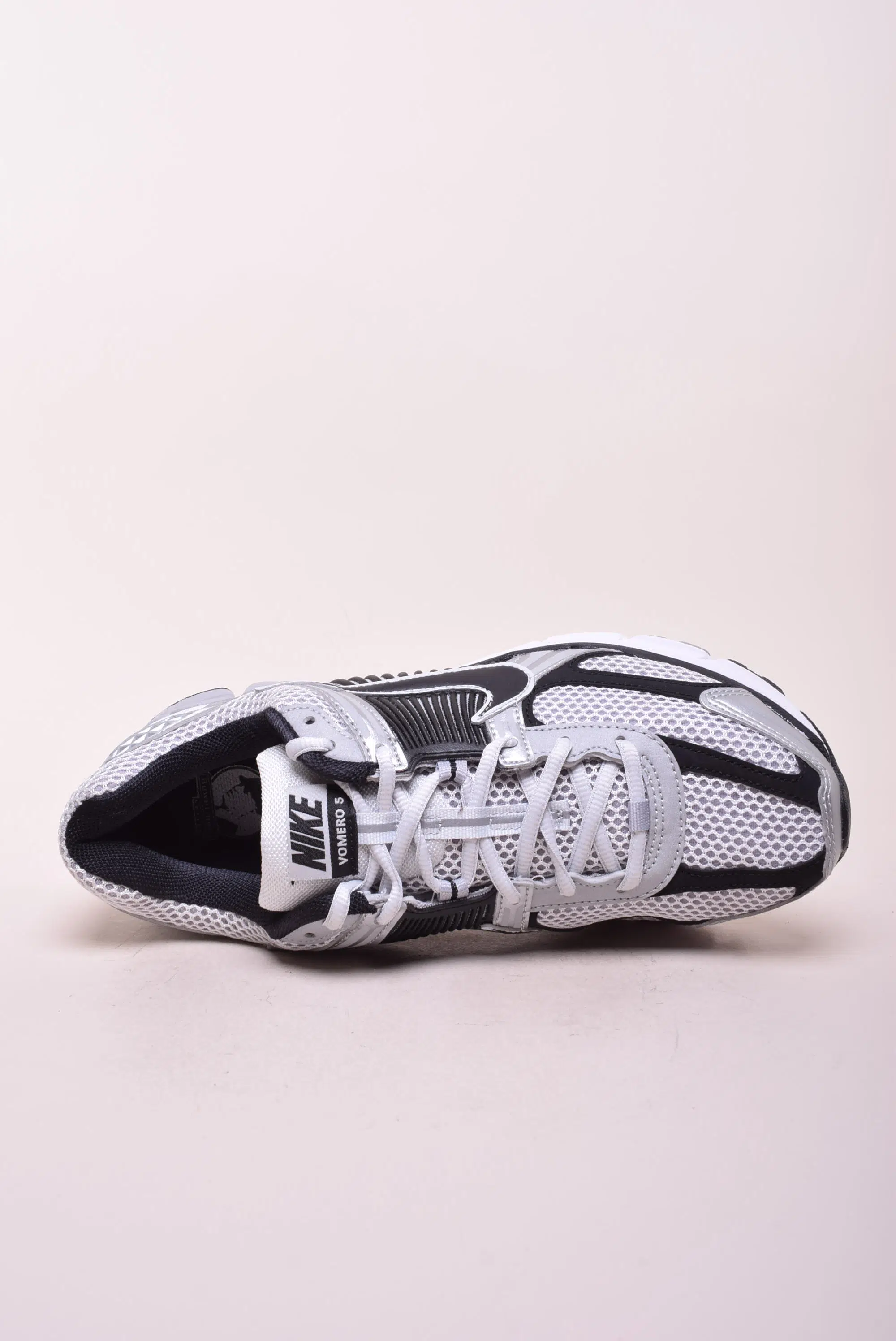 Pantofi sport barbati Vomero 5 [3]