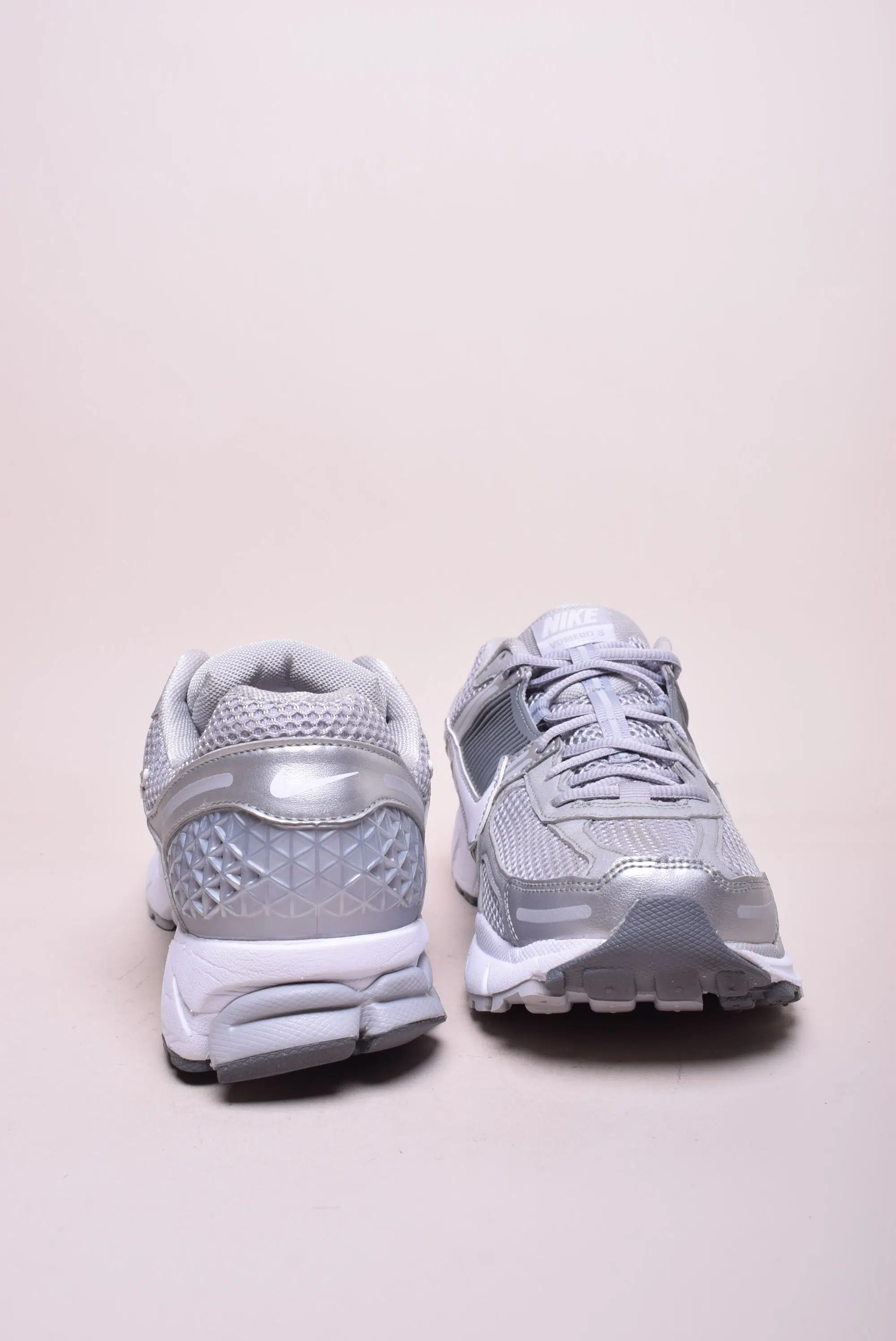 Pantofi sport barbati Vomero 5 [2]