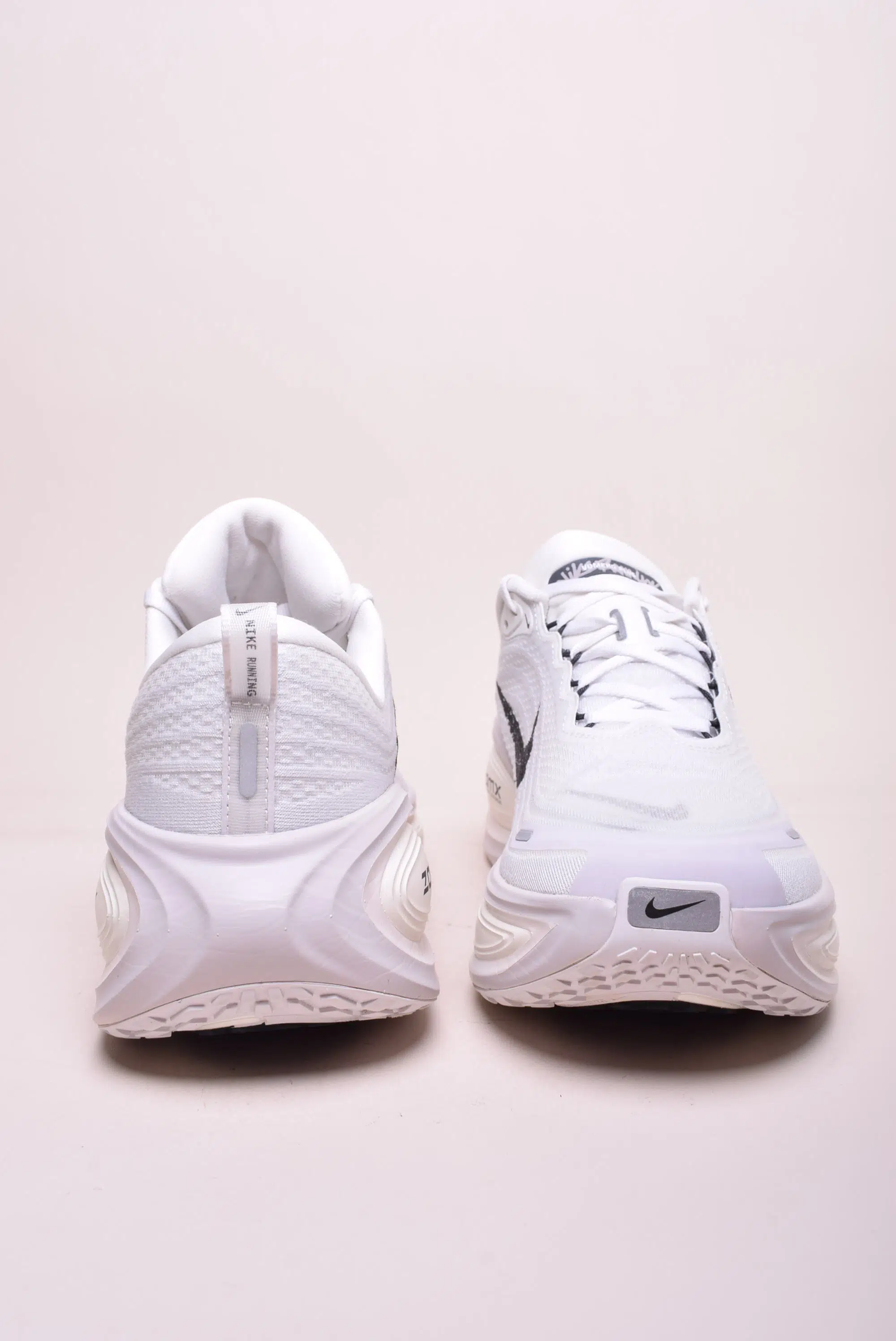 Pantofi sport barbati Vomero Plus [2]