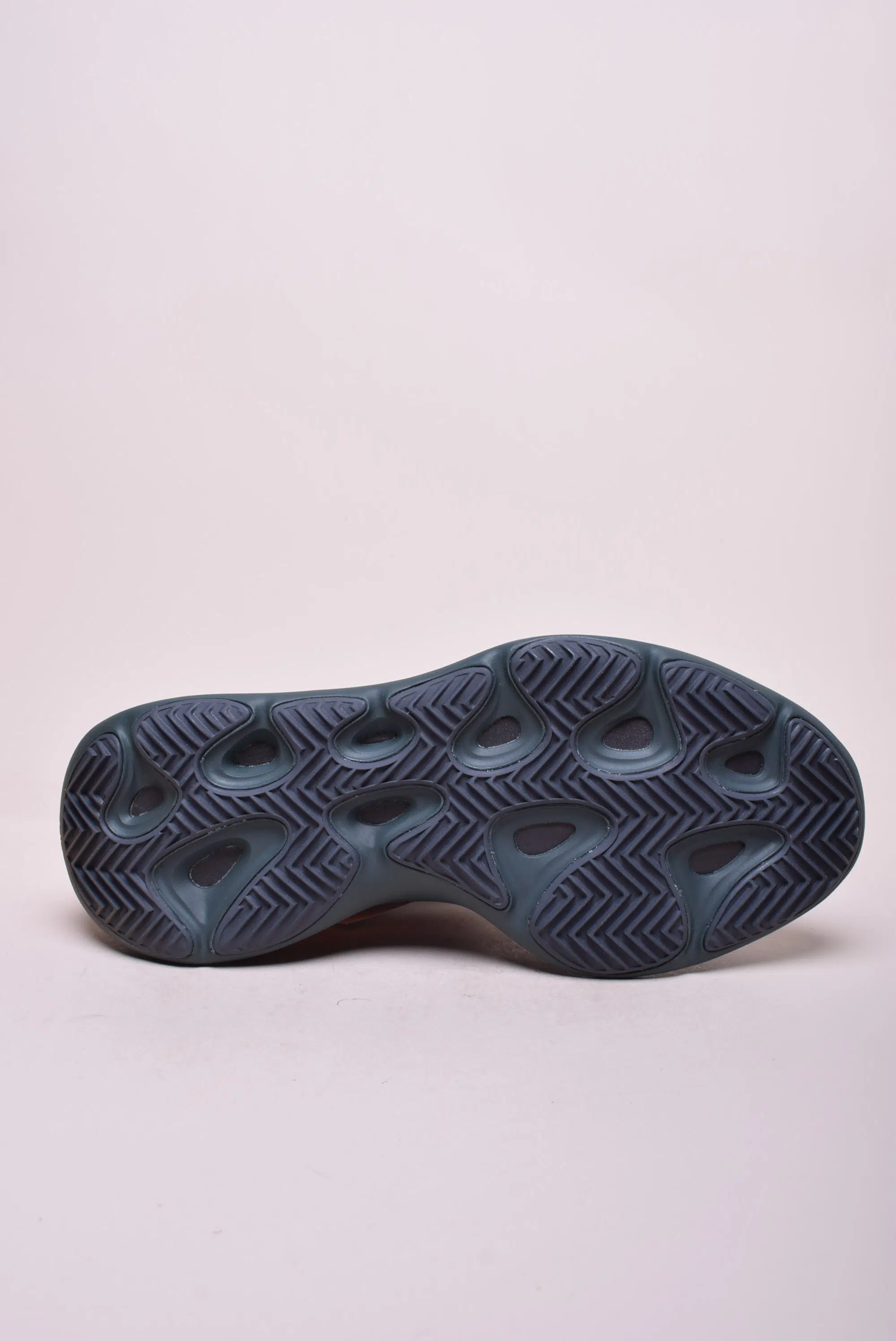 Pantofi sport barbati YZY 700 V3 [1]