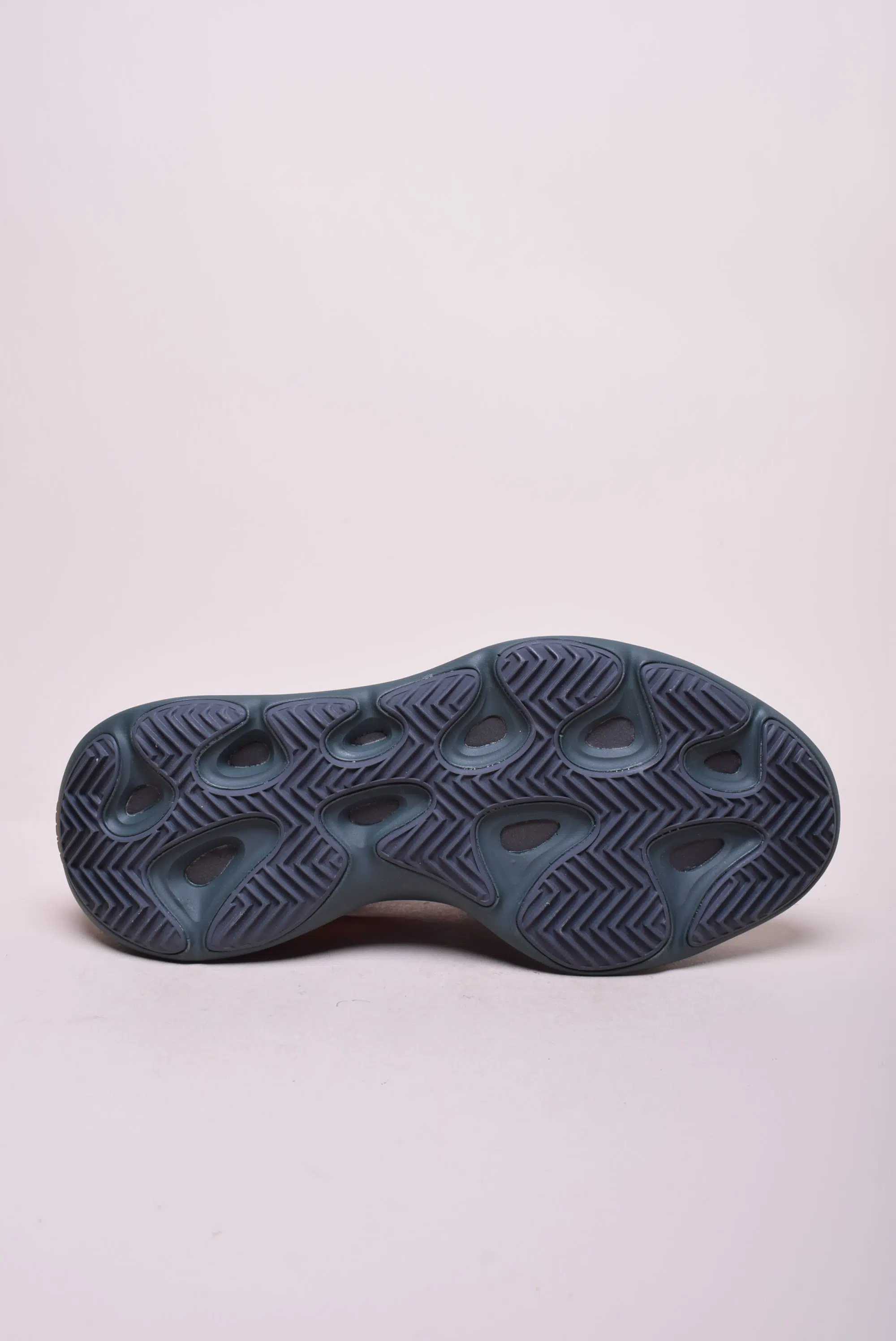 Pantofi sport barbati YZY 700 V3 [1]