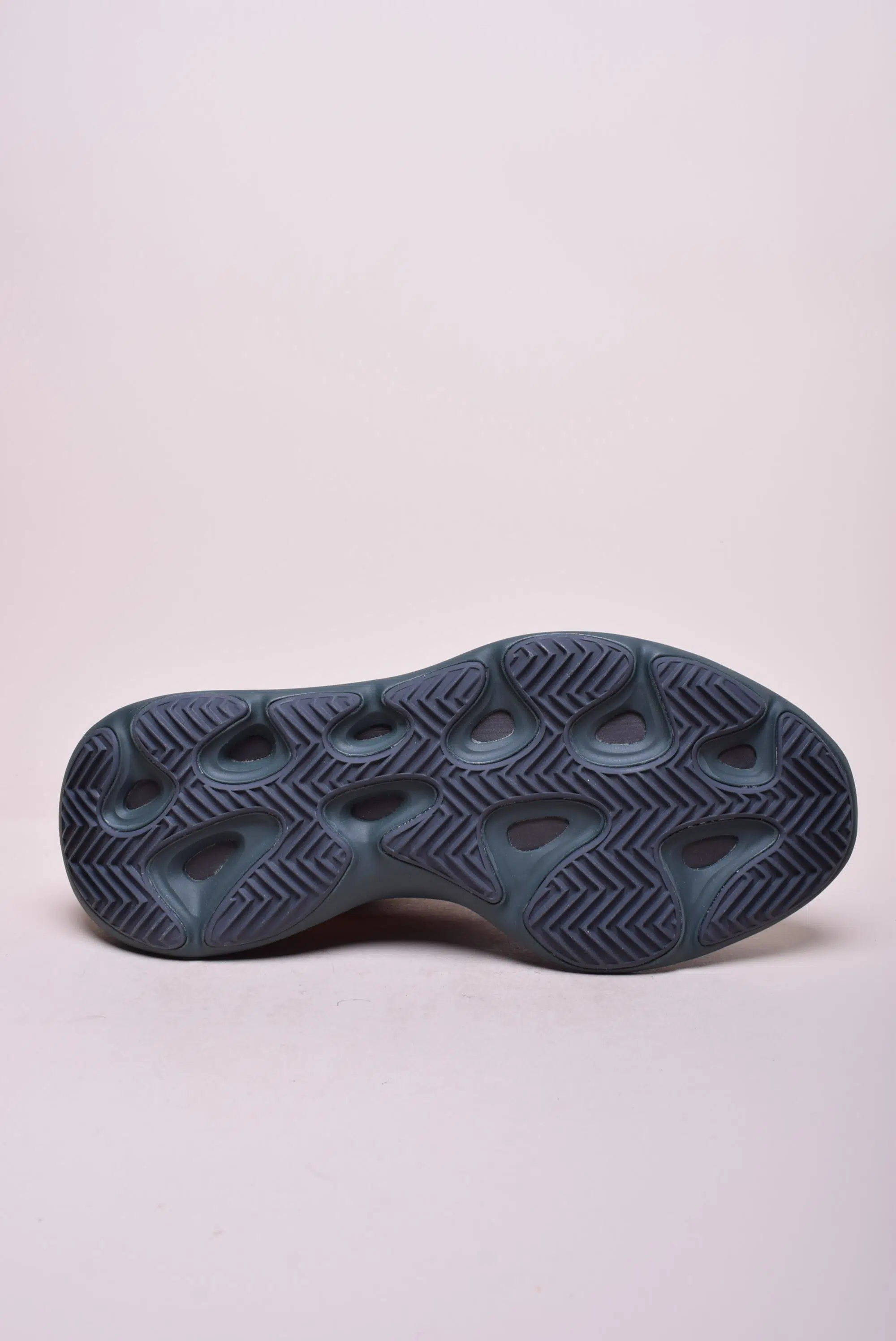 Pantofi sport barbati YZY 700 V3 [1]