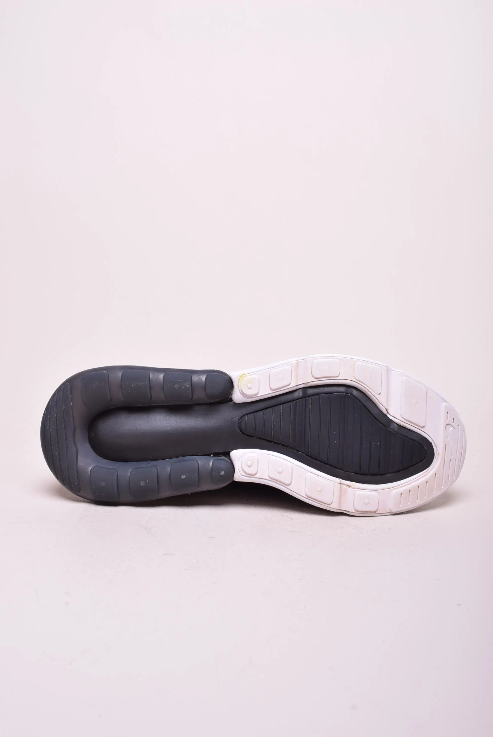 Pantofi sport dama Air Max 270 [1]