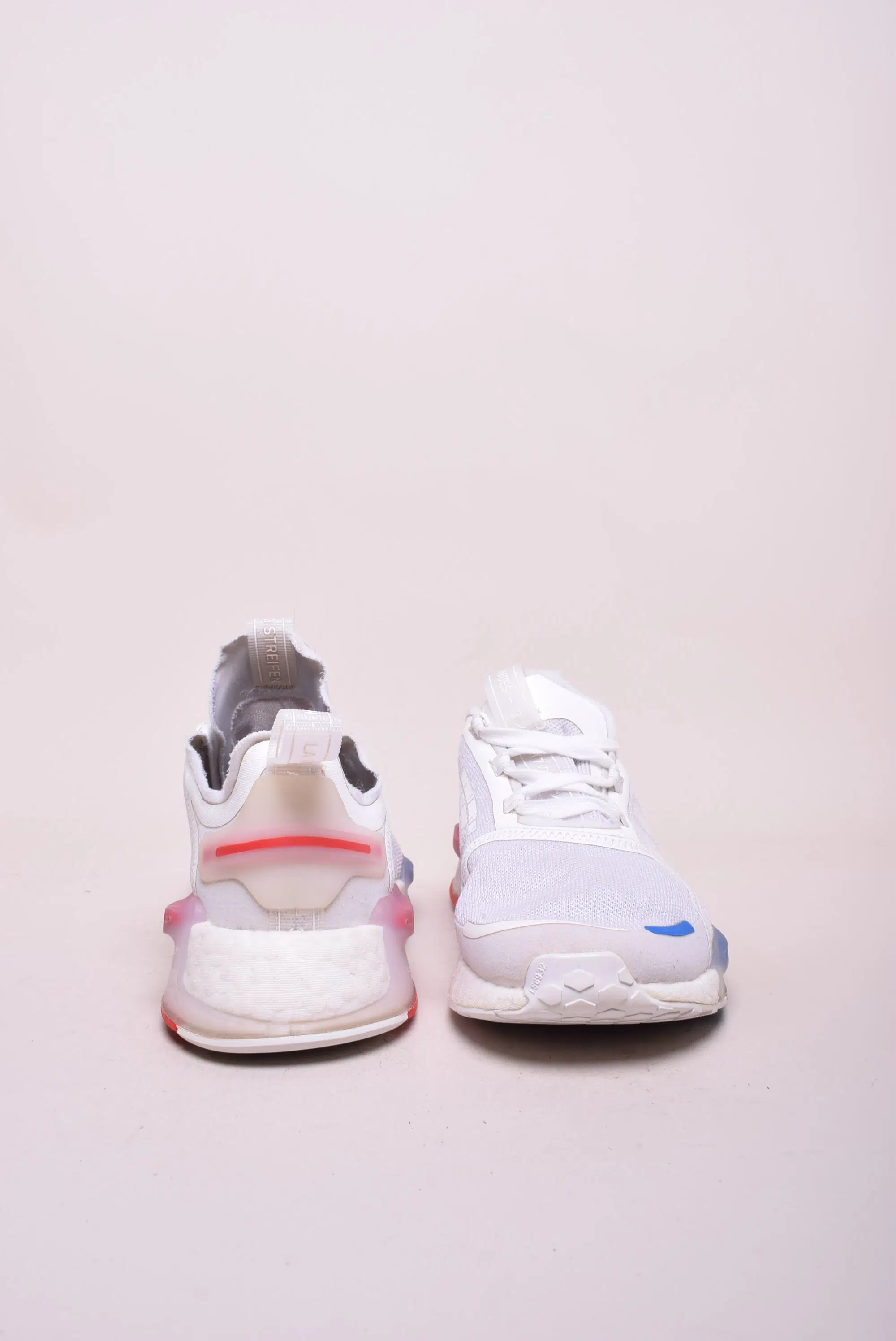 Pantofi sport dama NMD R1 V3 [2]